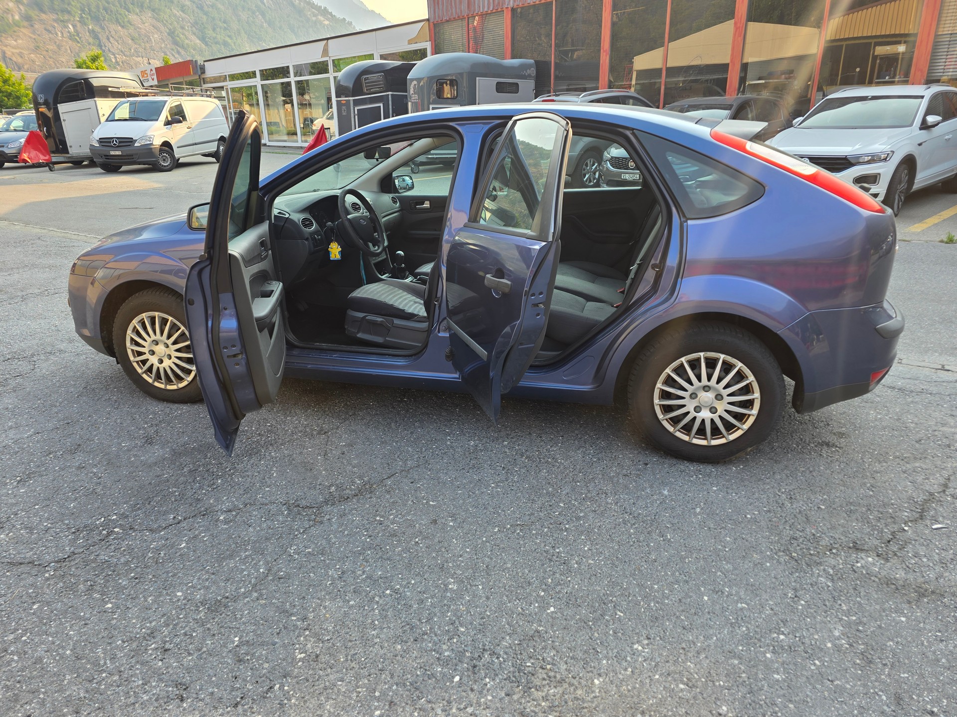 FORD Focus 1.6i Trend-image-9