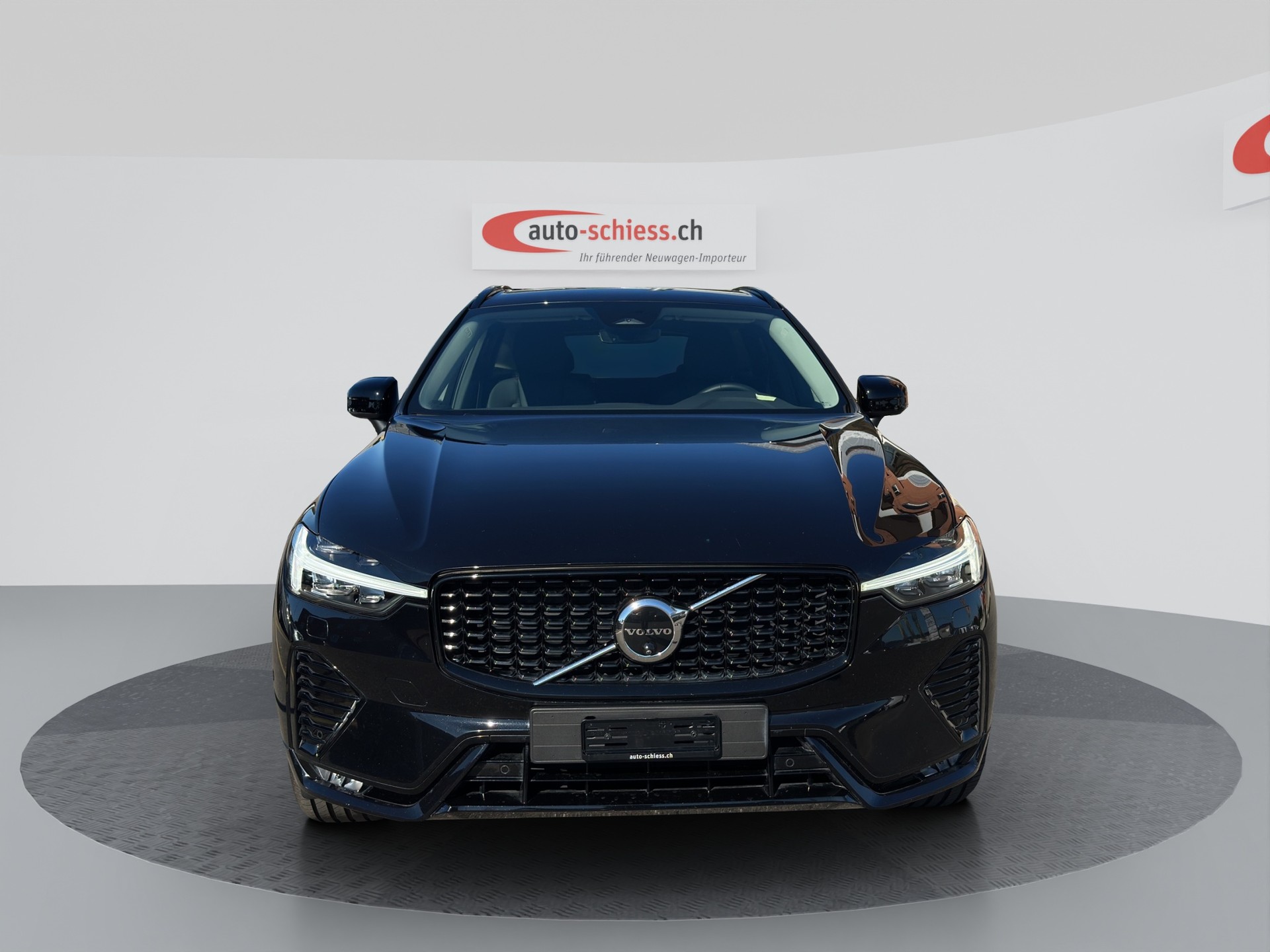 VOLVO XC60 B5 Benzin Mild Hybrid AWD Plus Dark Geartronic-showroom-element-1