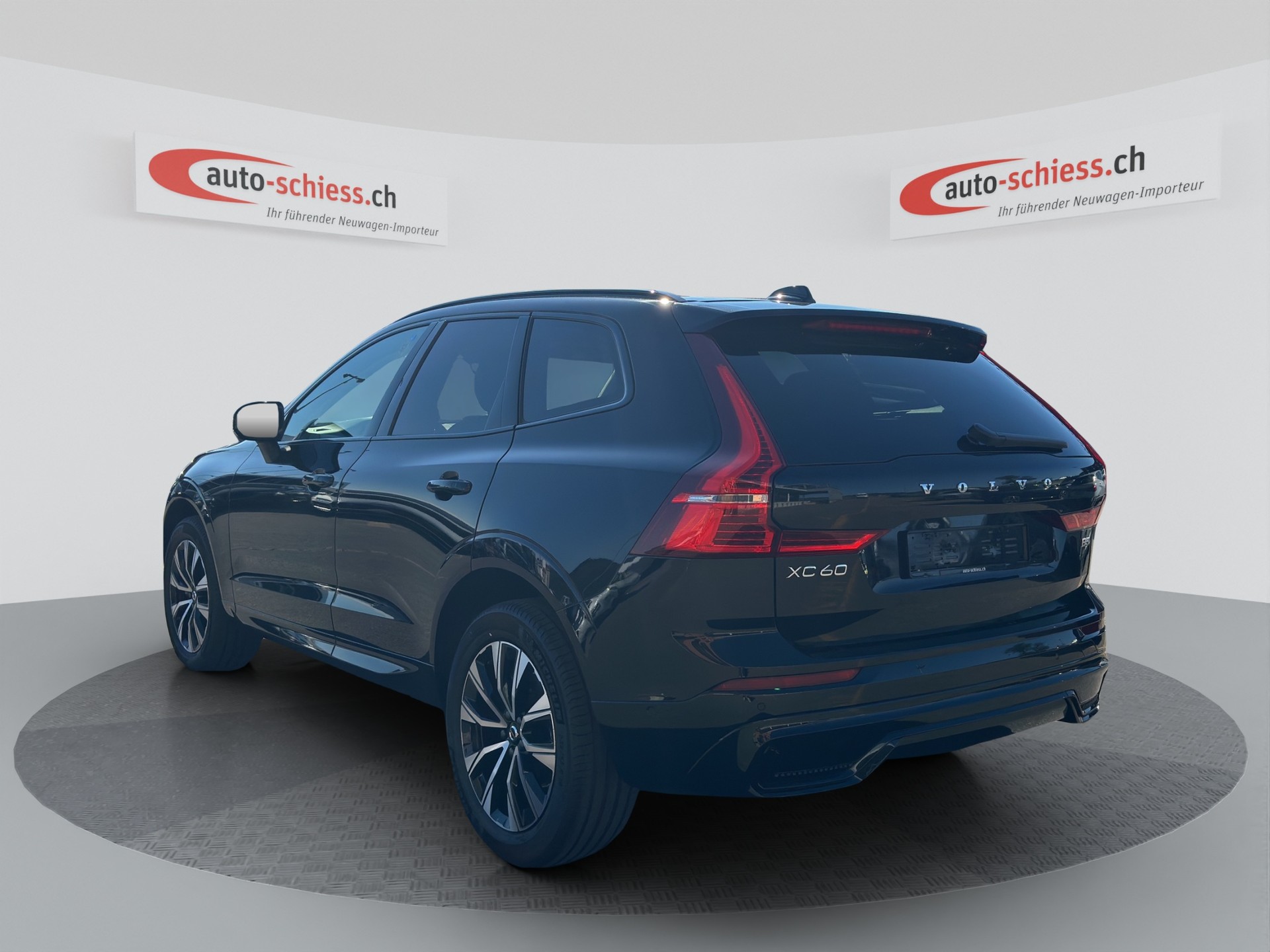 VOLVO XC60 B5 Benzin Mild Hybrid AWD Plus Dark Geartronic-showroom-element-2