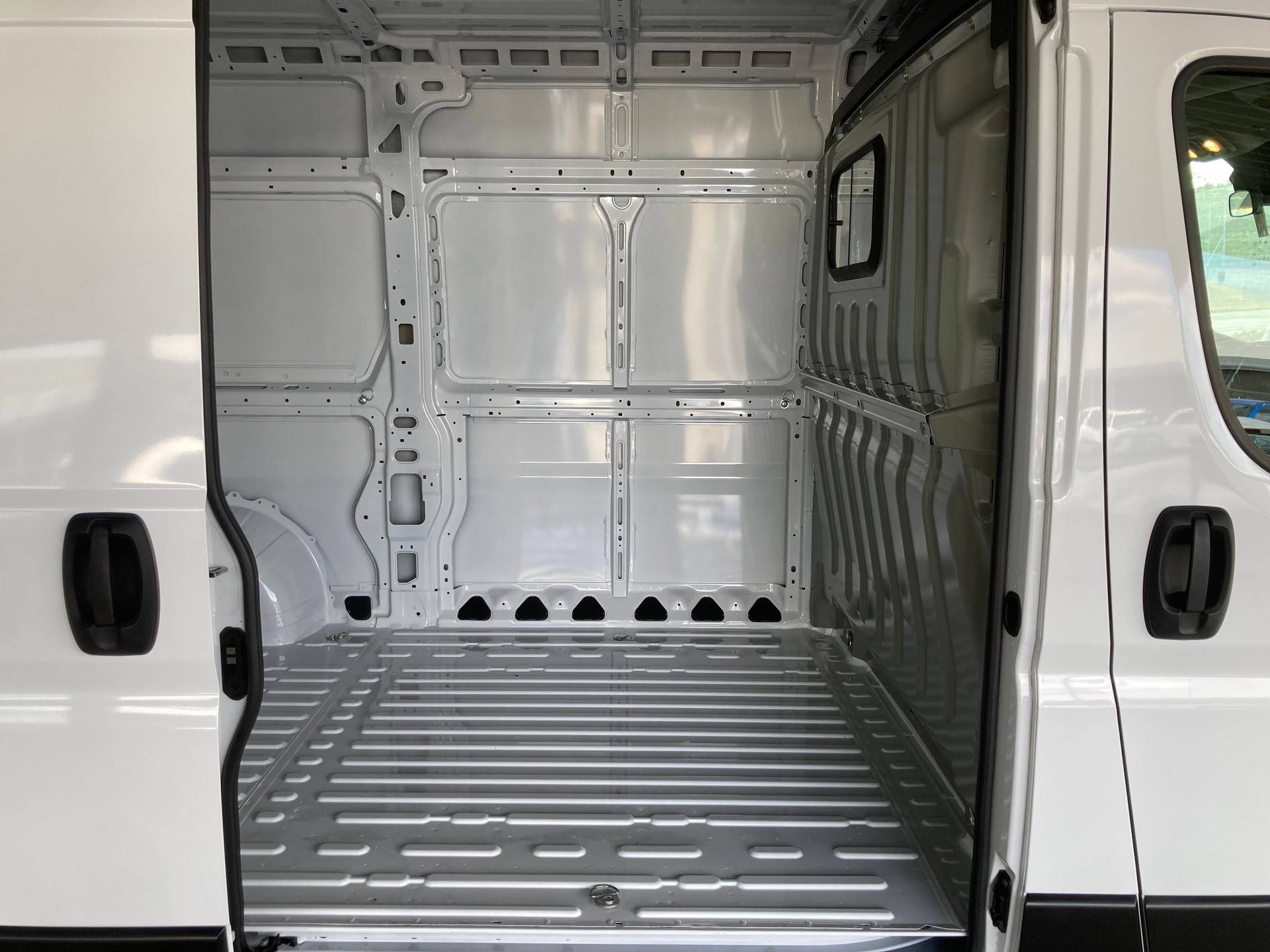 CITROEN Jumper 35 2.2 BlueHDi 140 L2H2 Kasten-image-13