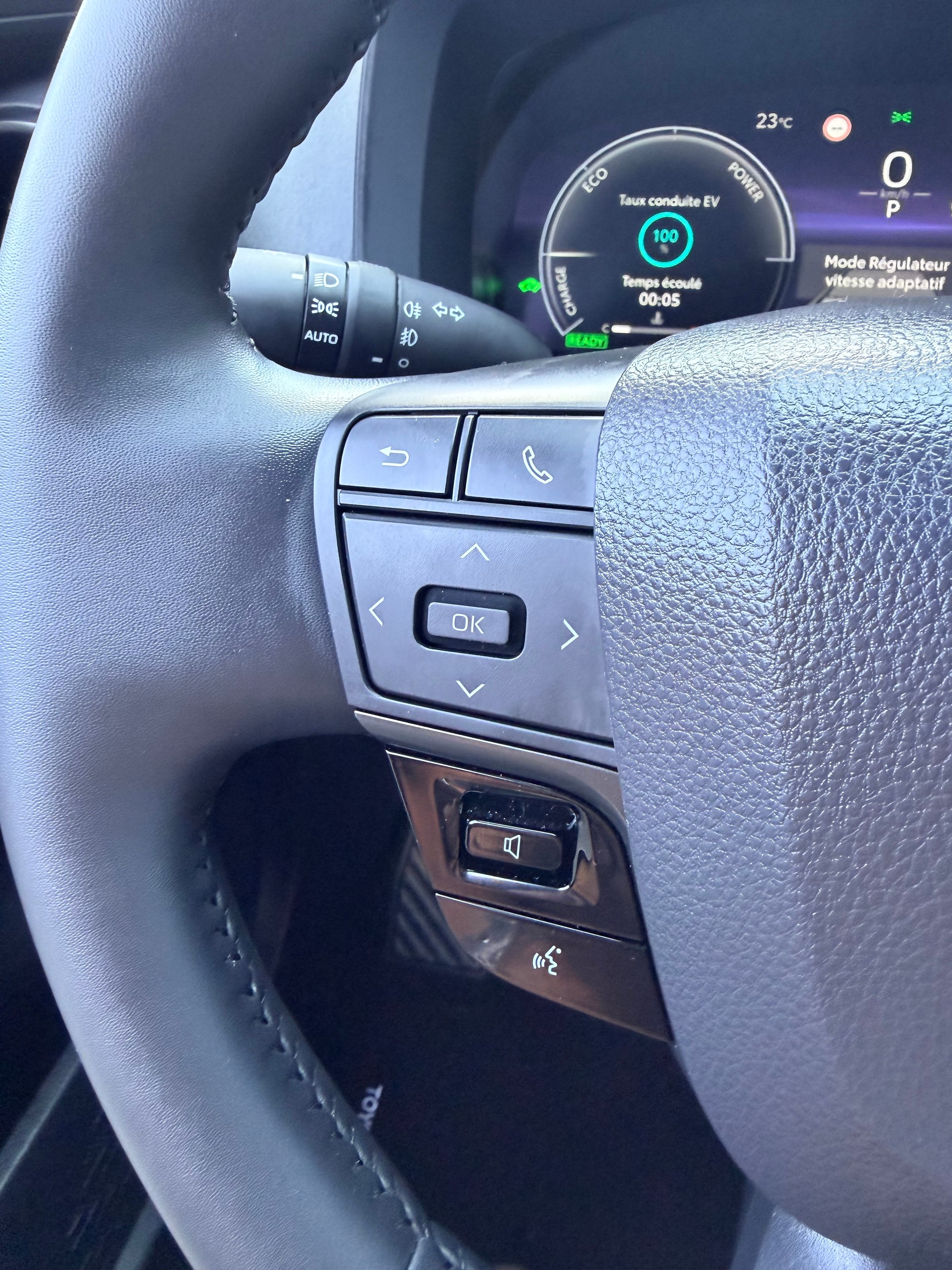 TOYOTA C-HR 1.8 HSD CVT Swiss Edition-image-21