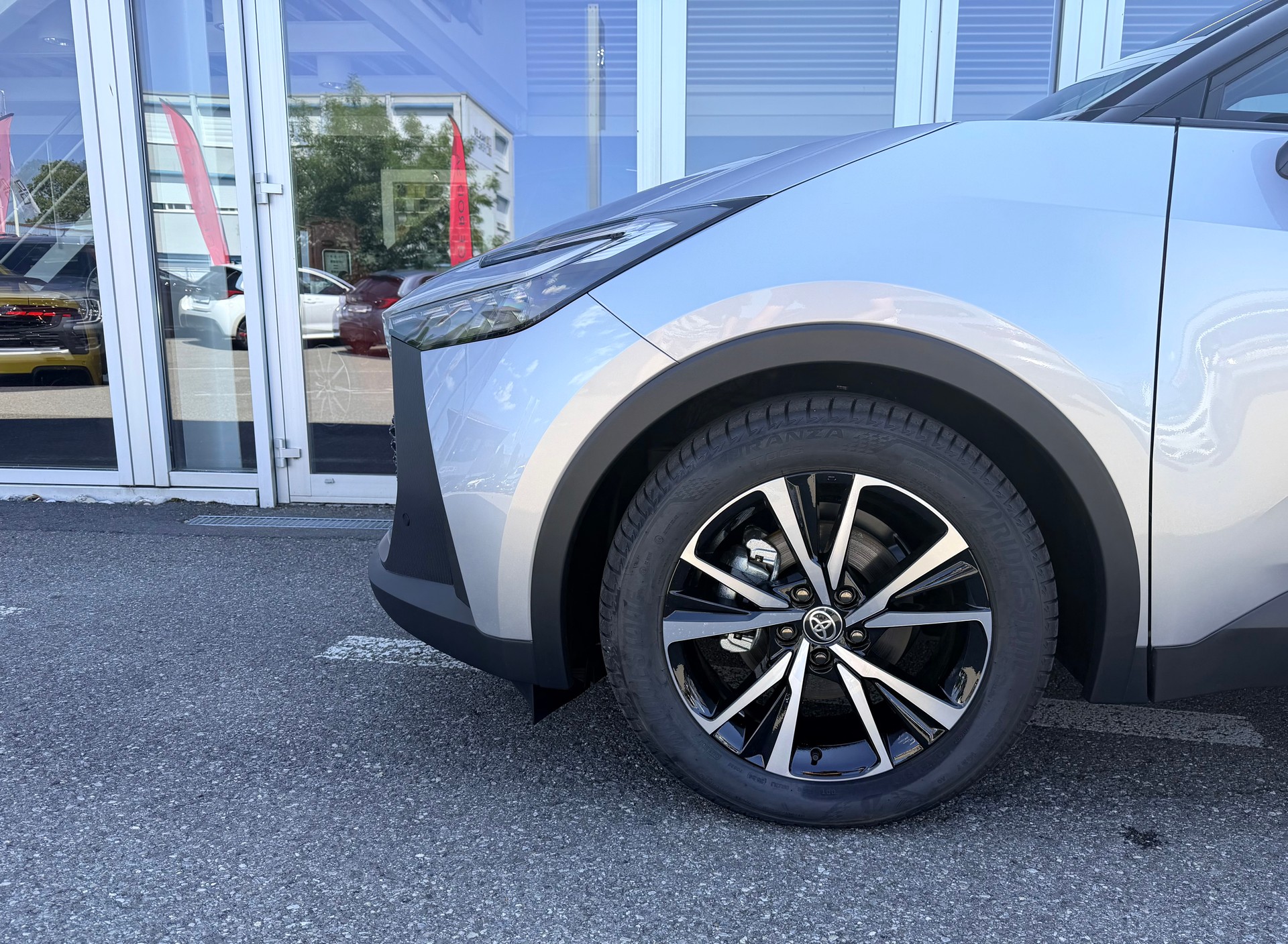 TOYOTA C-HR 1.8 HSD CVT Swiss Edition-image-4