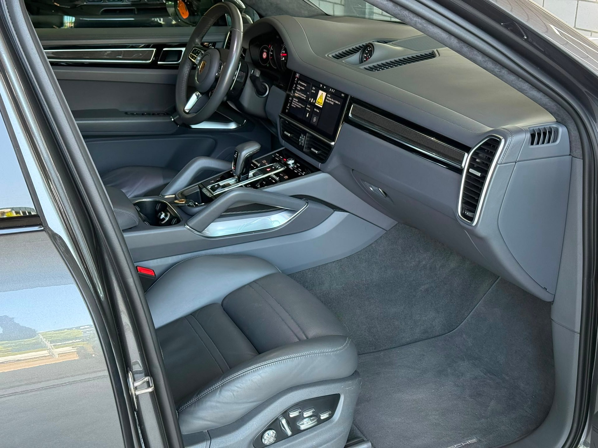 PORSCHE Cayenne Turbo Coupé-image-6