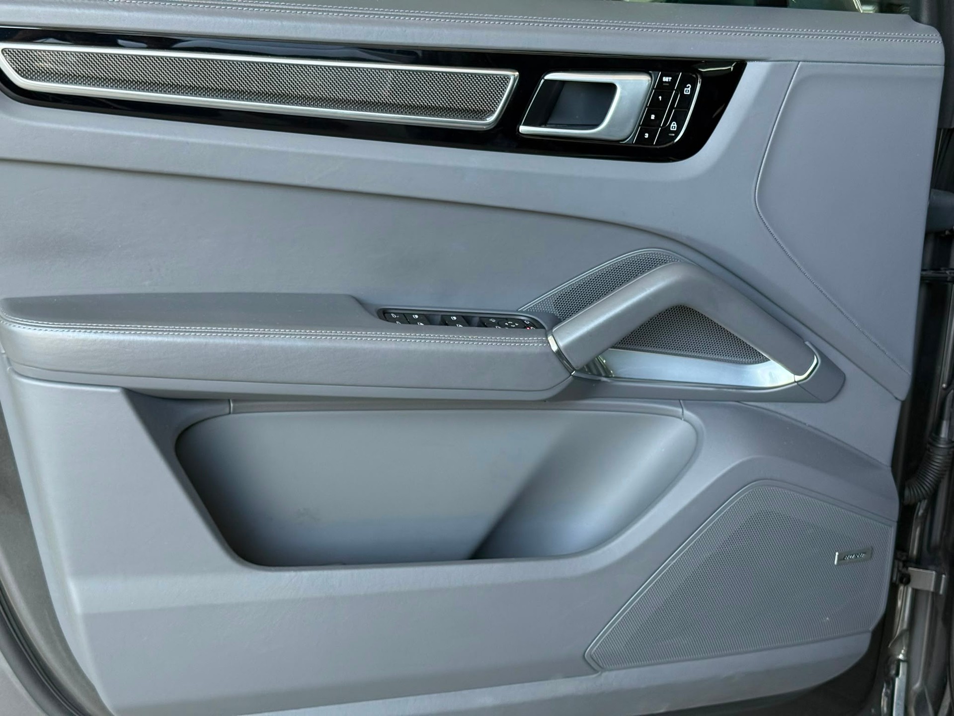 PORSCHE Cayenne Turbo Coupé-image-5