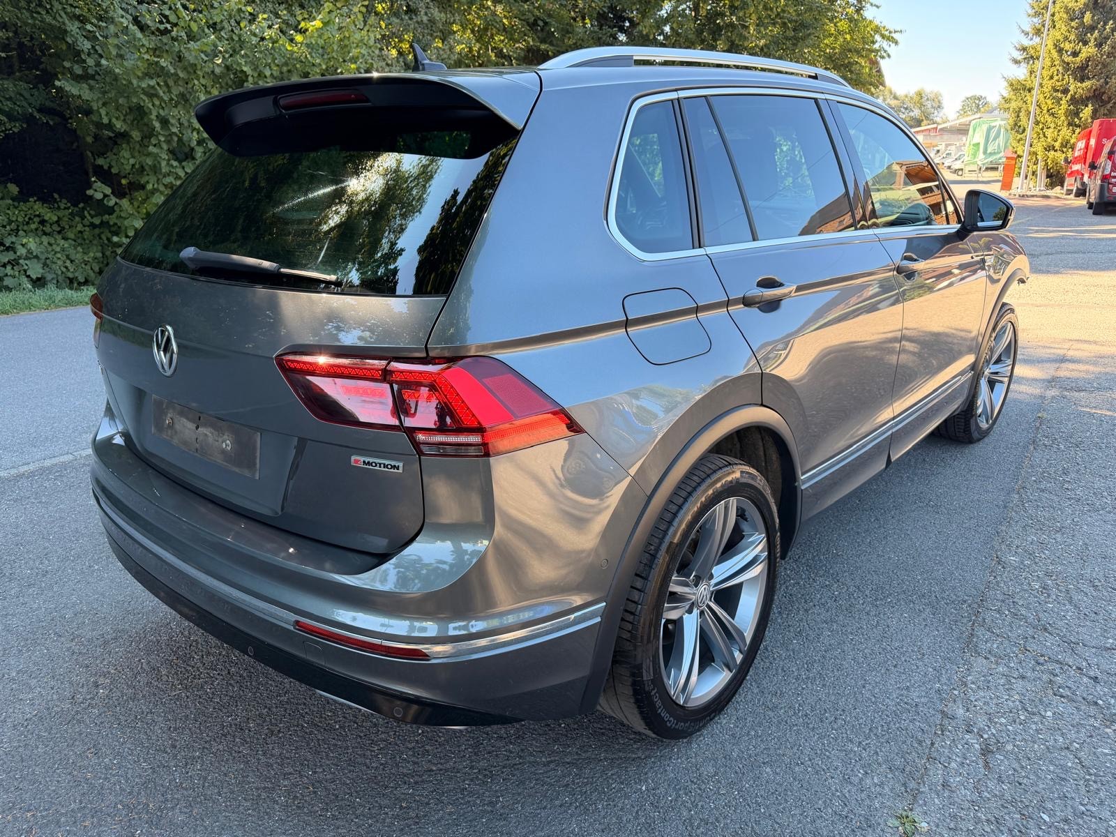 VW Tiguan 2.0TSI R-Line 4Motion DSG-image-1