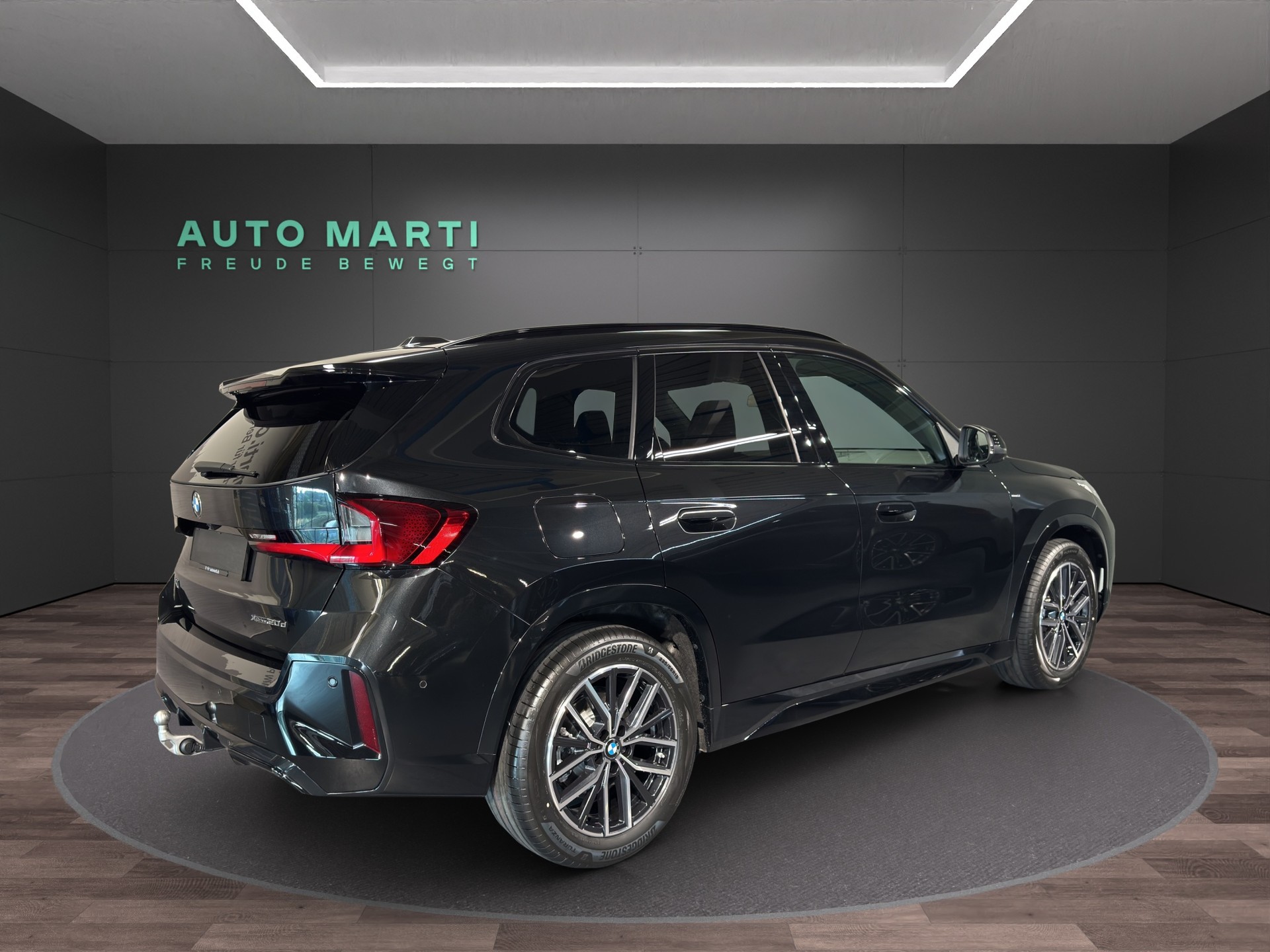 BMW X1 20d xDrive-showroom-element-3