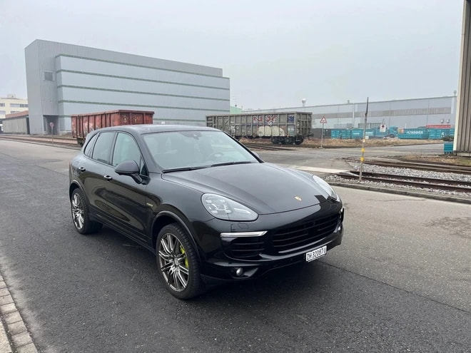 PORSCHE Cayenne S E-Hybrid Platinum Edition-image-14