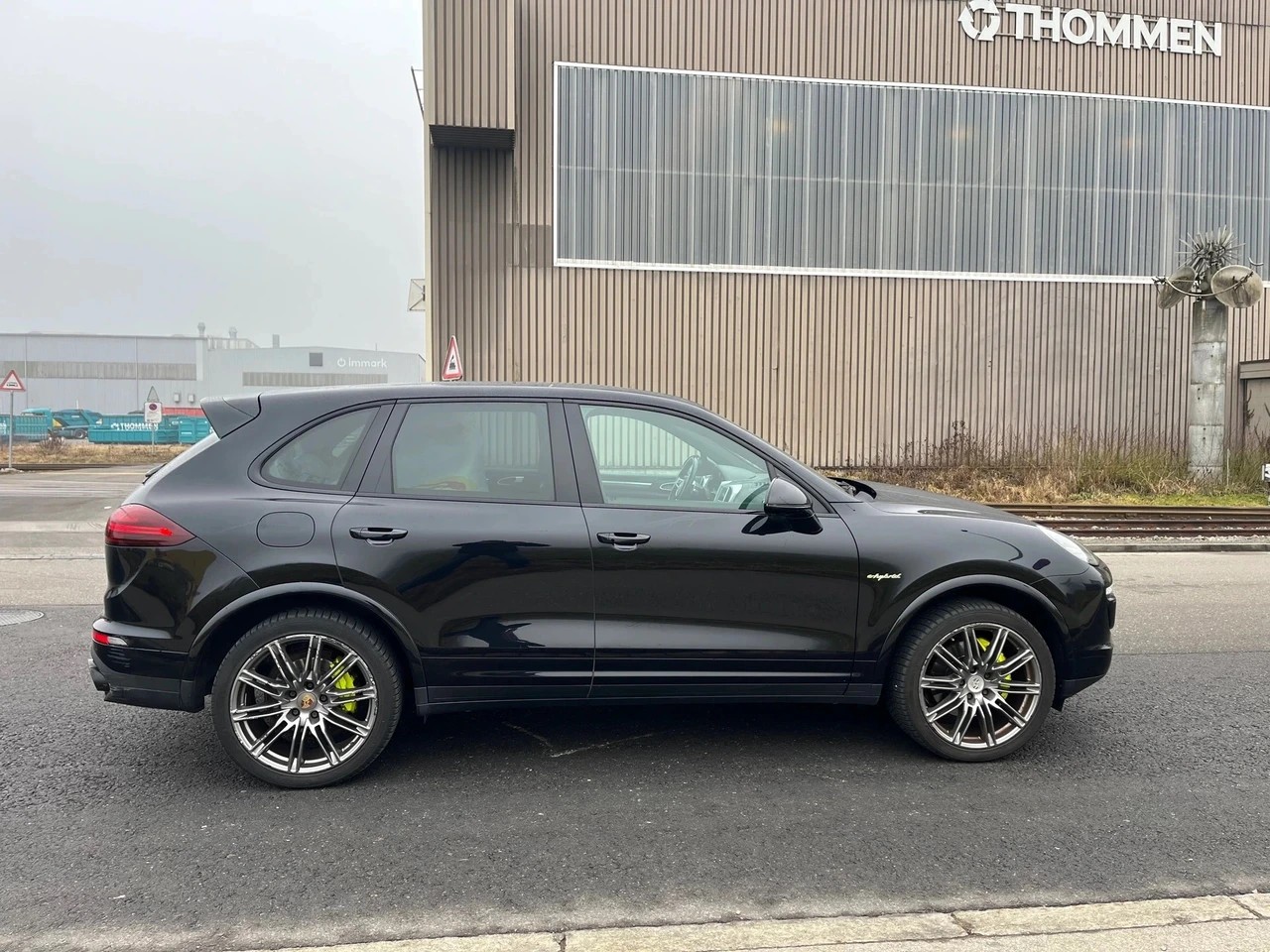 PORSCHE Cayenne S E-Hybrid Platinum Edition-image-2