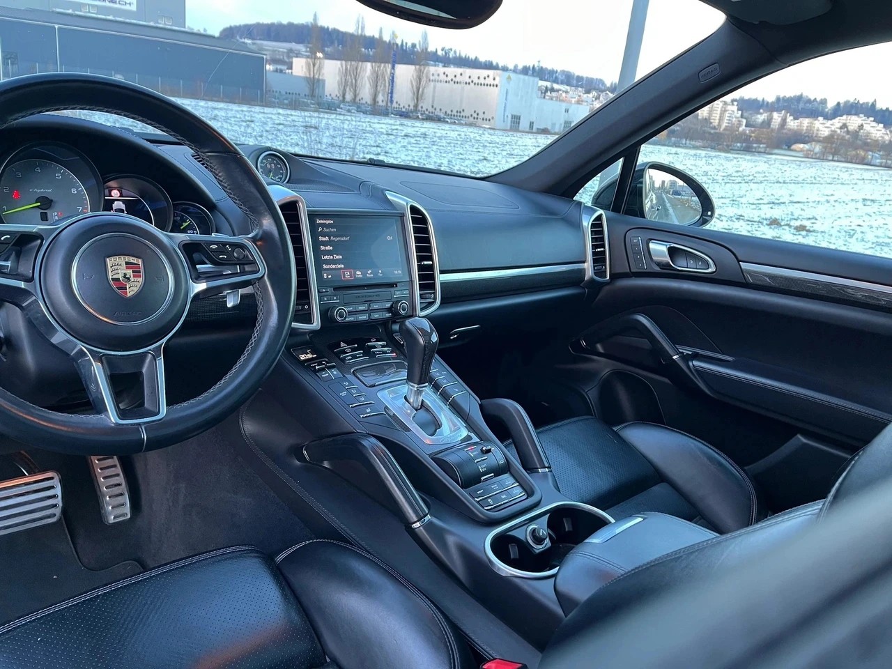 PORSCHE Cayenne S E-Hybrid Platinum Edition-image-13