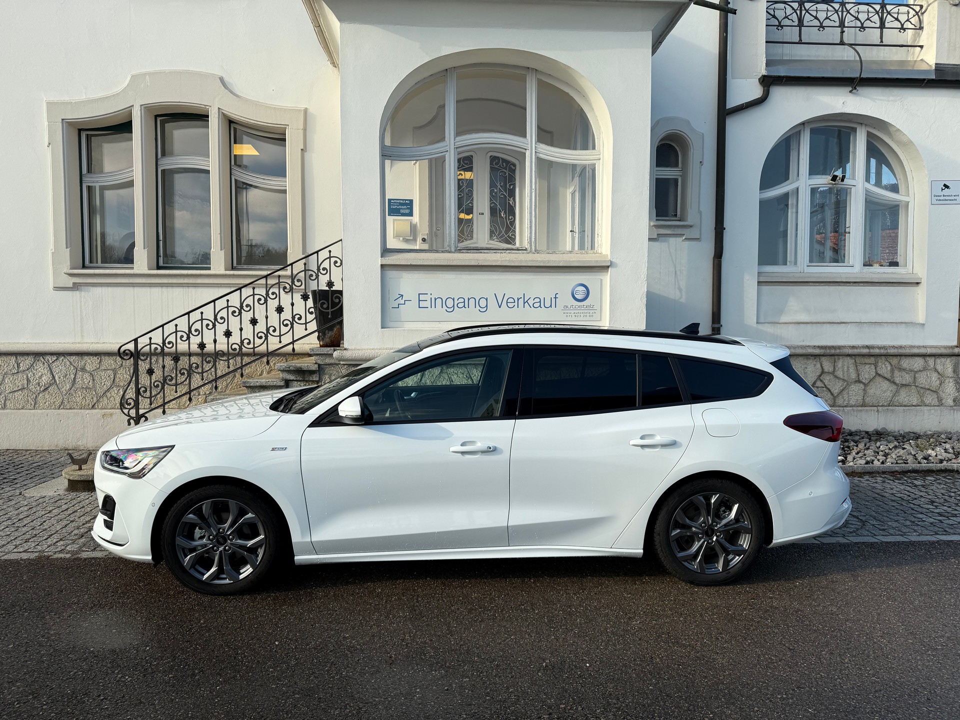 FORD Focus Station Wagon 1.0i EcoB Hybrid 155 ST-Line X-showroom-element-2