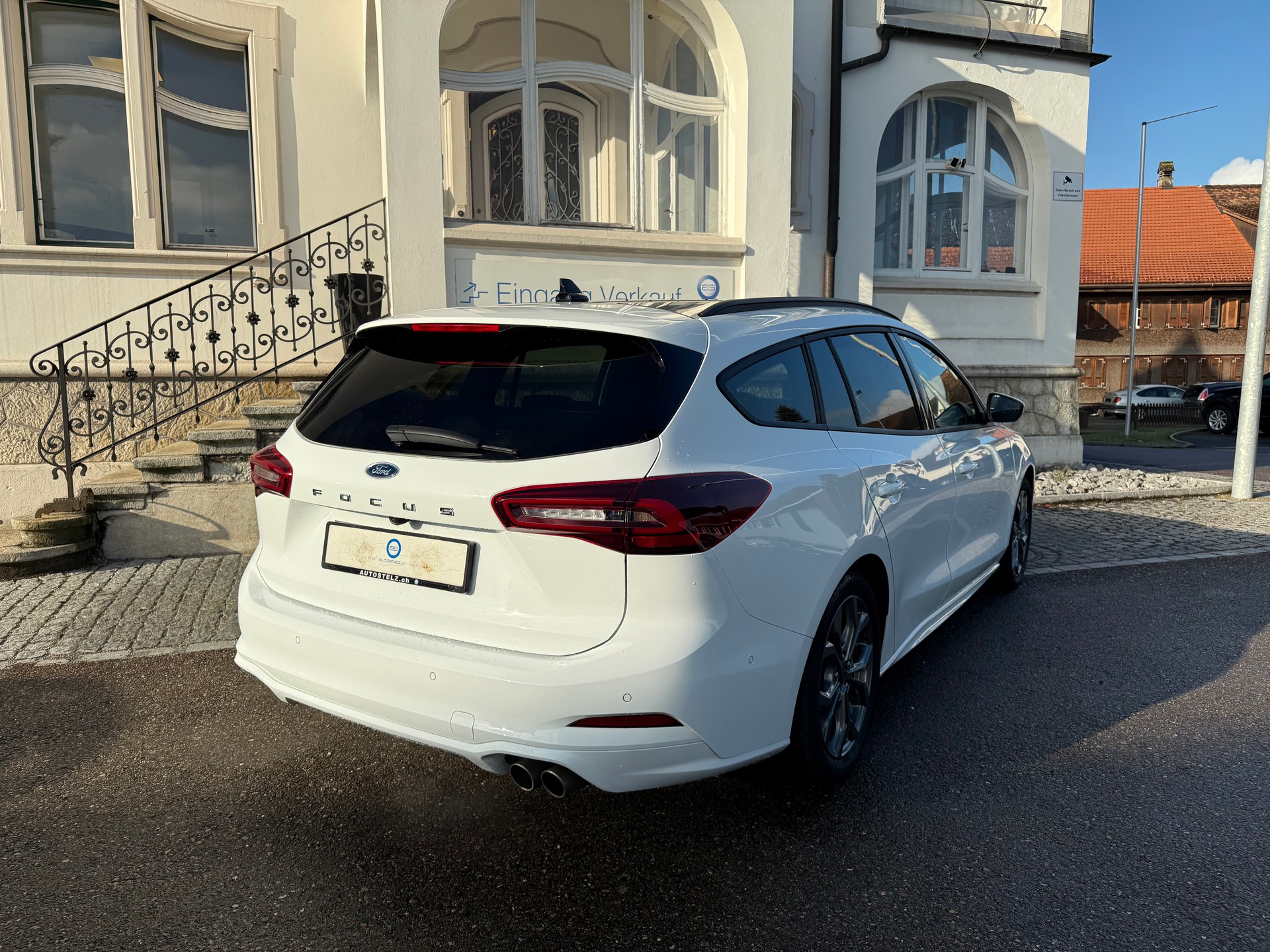 FORD Focus Station Wagon 1.0i EcoB Hybrid 155 ST-Line X-image-4