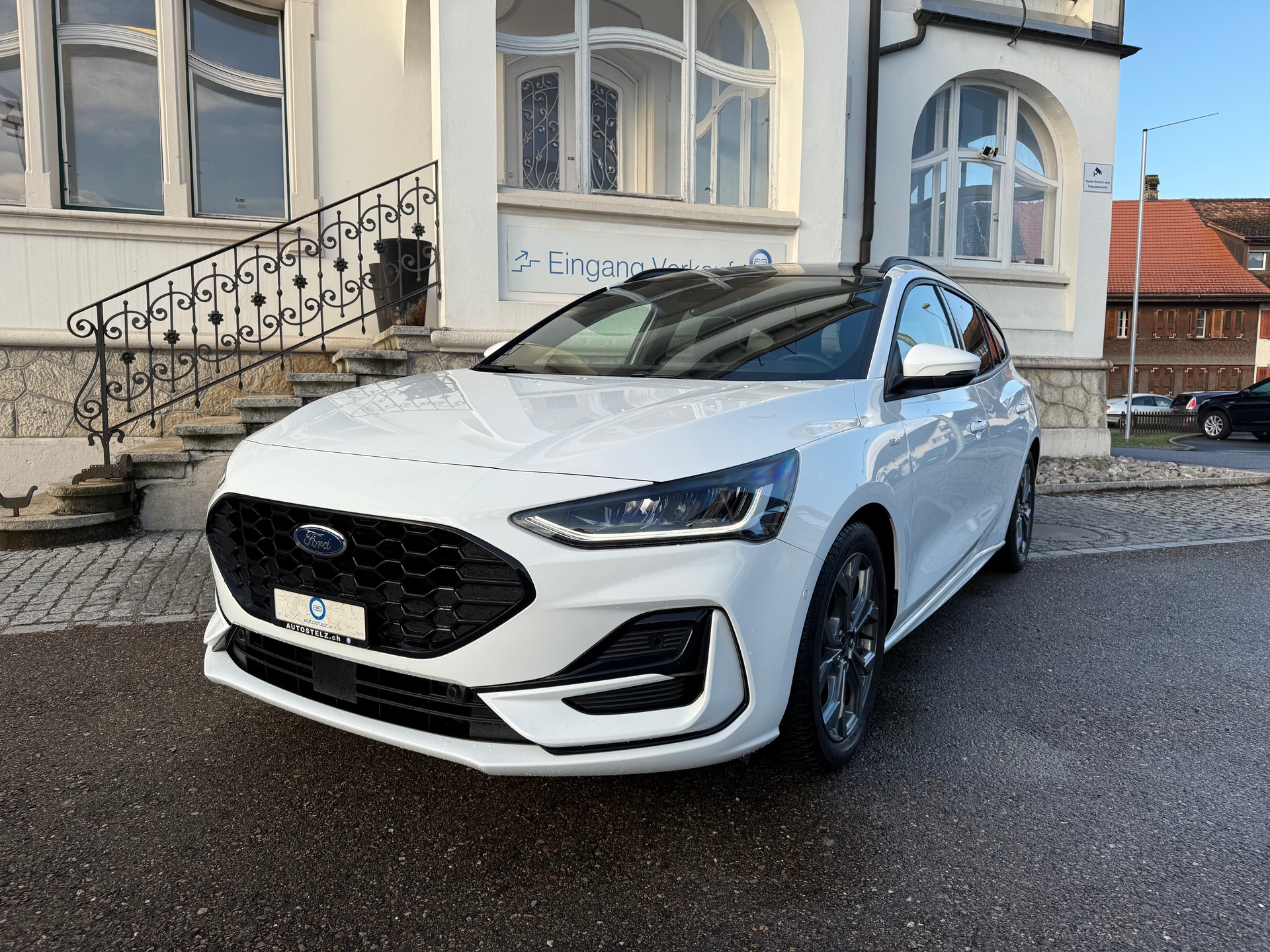 FORD Focus Station Wagon 1.0i EcoB Hybrid 155 ST-Line X-showroom-element-1