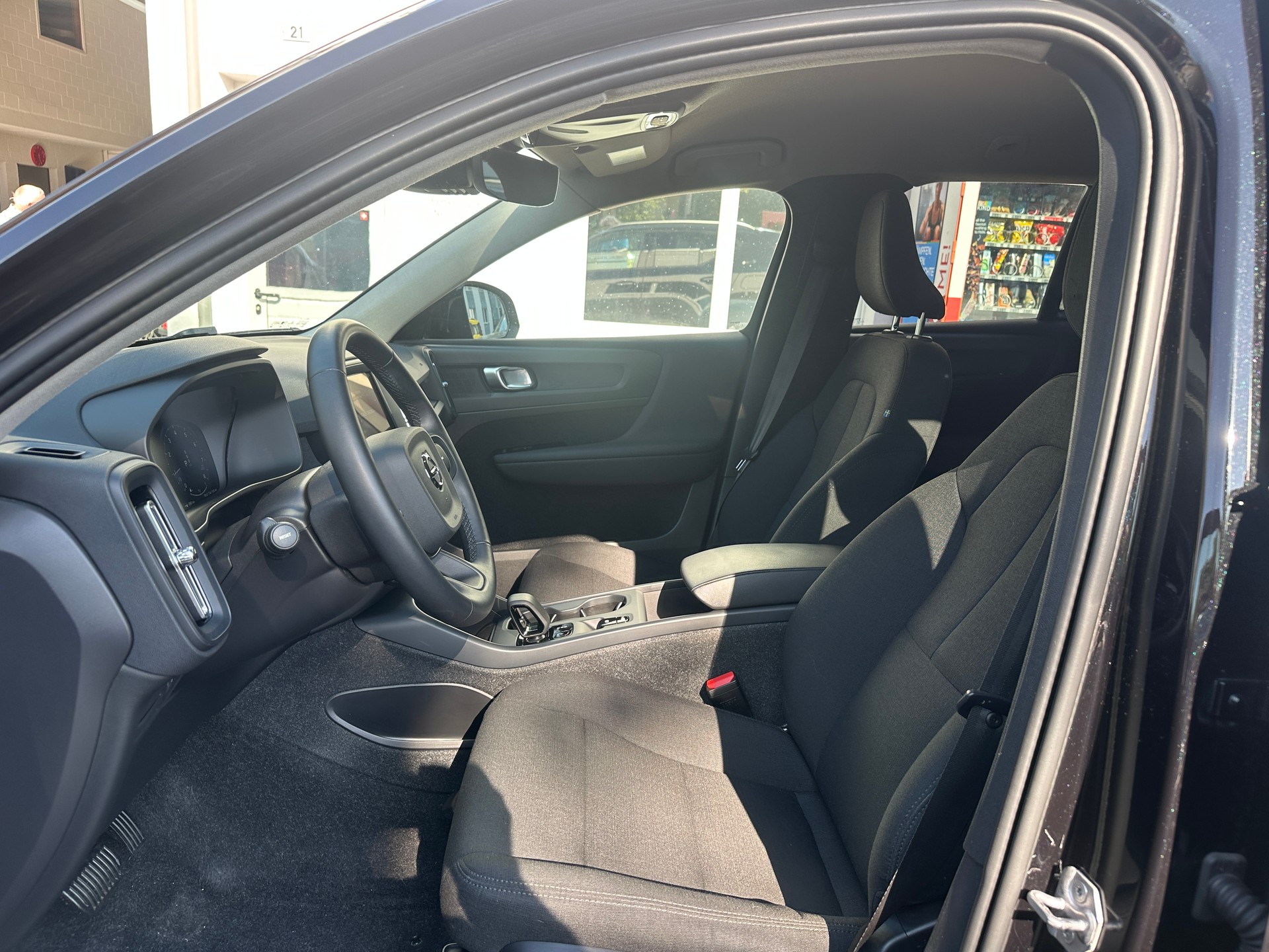 VOLVO XC40 T2 Momentum Light Geartronic-image-24