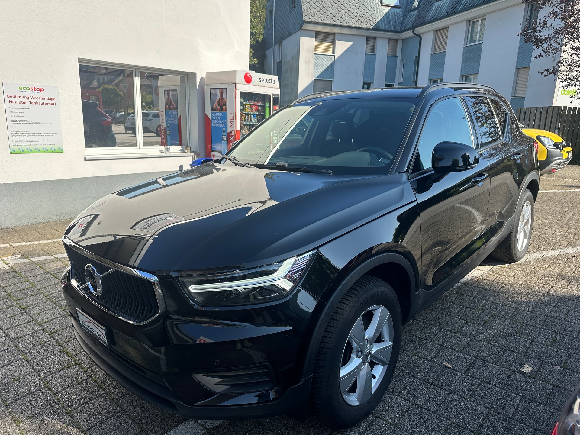 VOLVO XC40 T2 Momentum Light Geartronic-image-16