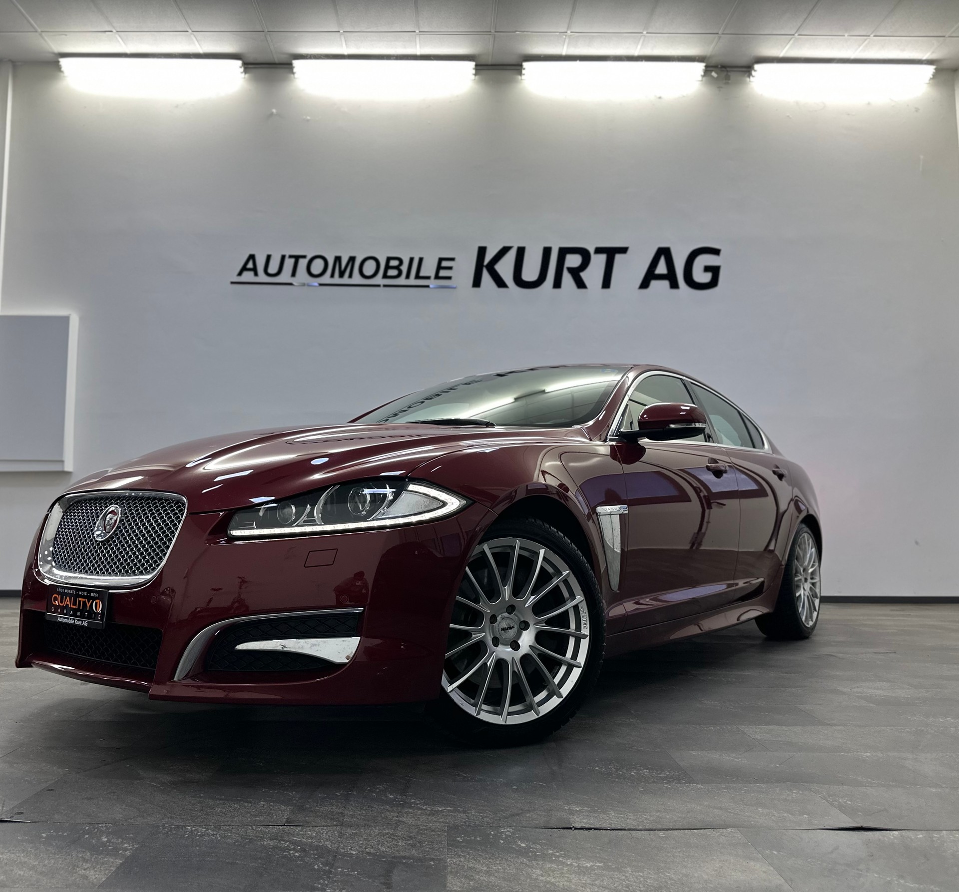 JAGUAR XF 3.0 V6 S/C R-Sport 4x4-showroom-element-1