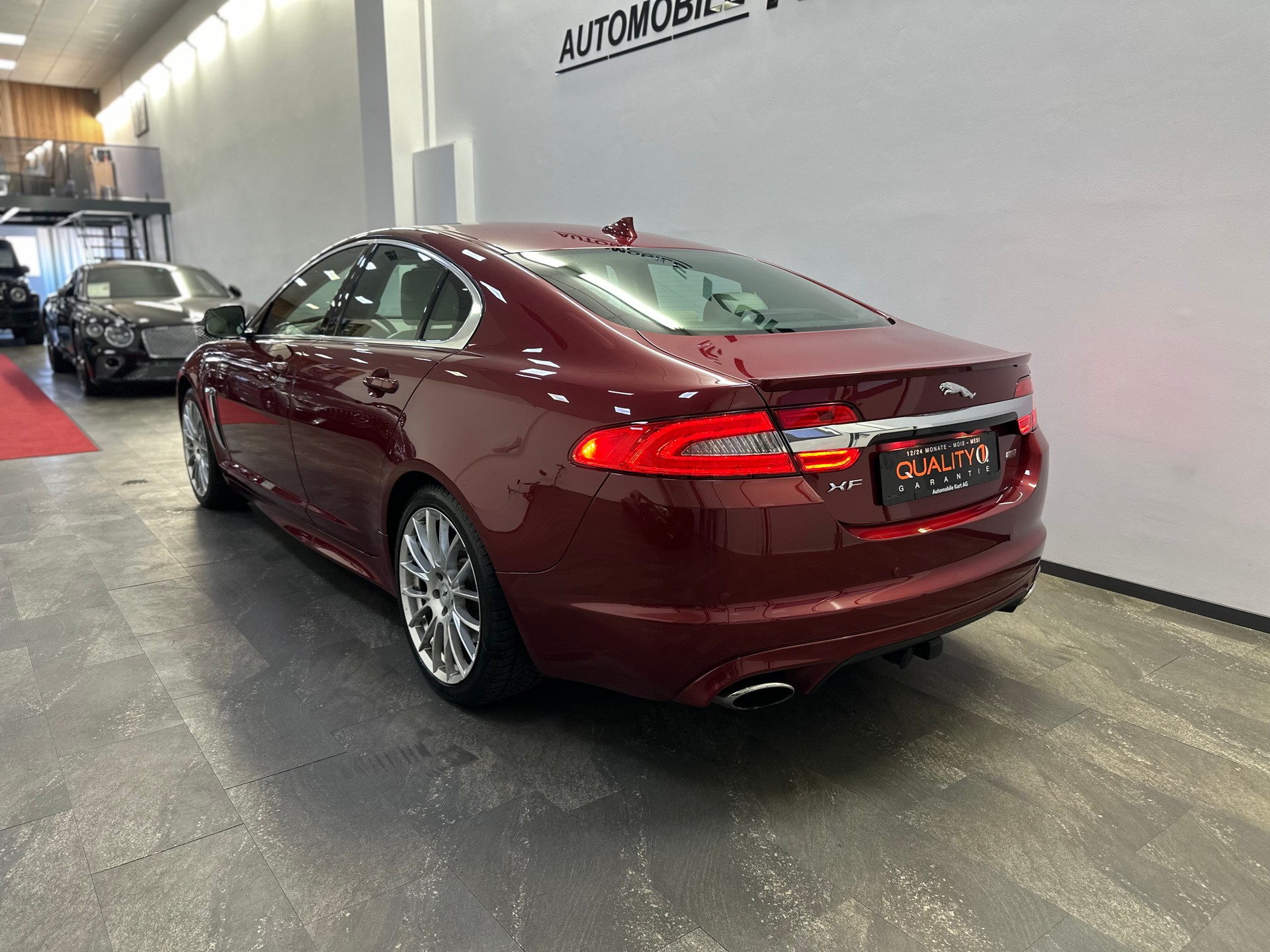 JAGUAR XF 3.0 V6 S/C R-Sport 4x4-showroom-element-3