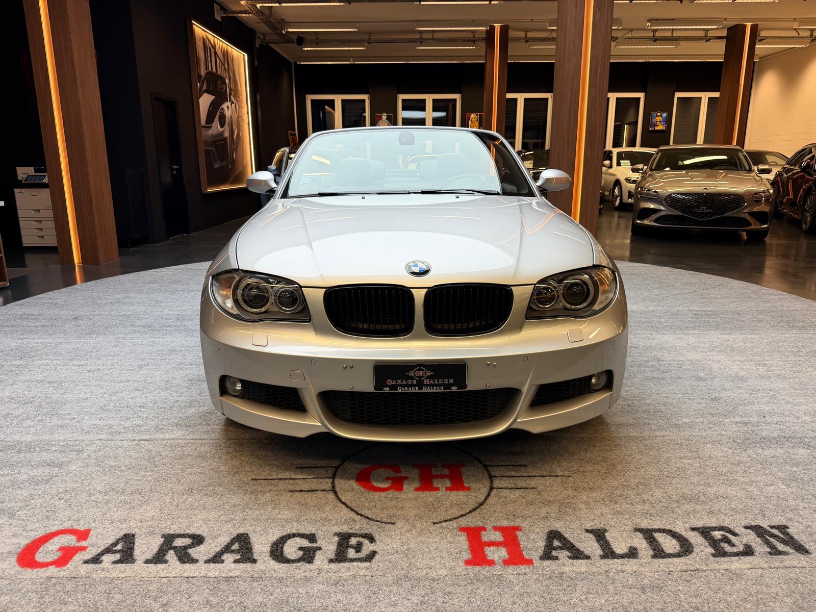 BMW 120i Cabrio-showroom-element-2