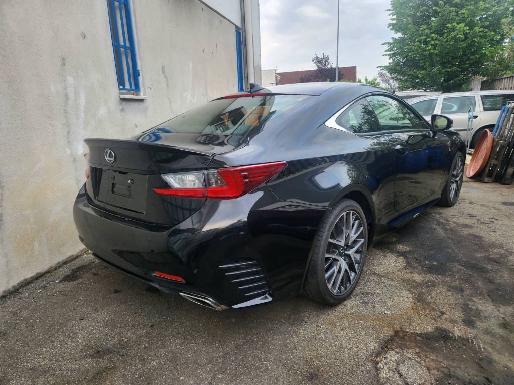 LEXUS RC 200t F-Sport-showroom-element-3