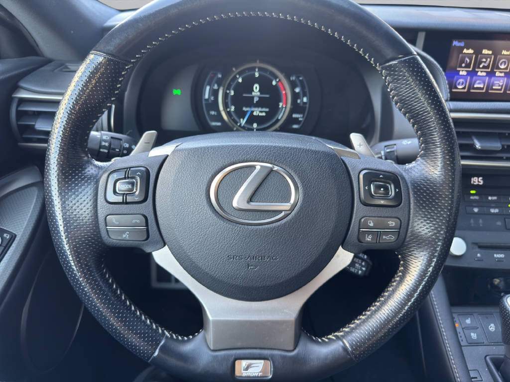 LEXUS RC 200t F-Sport-image-10