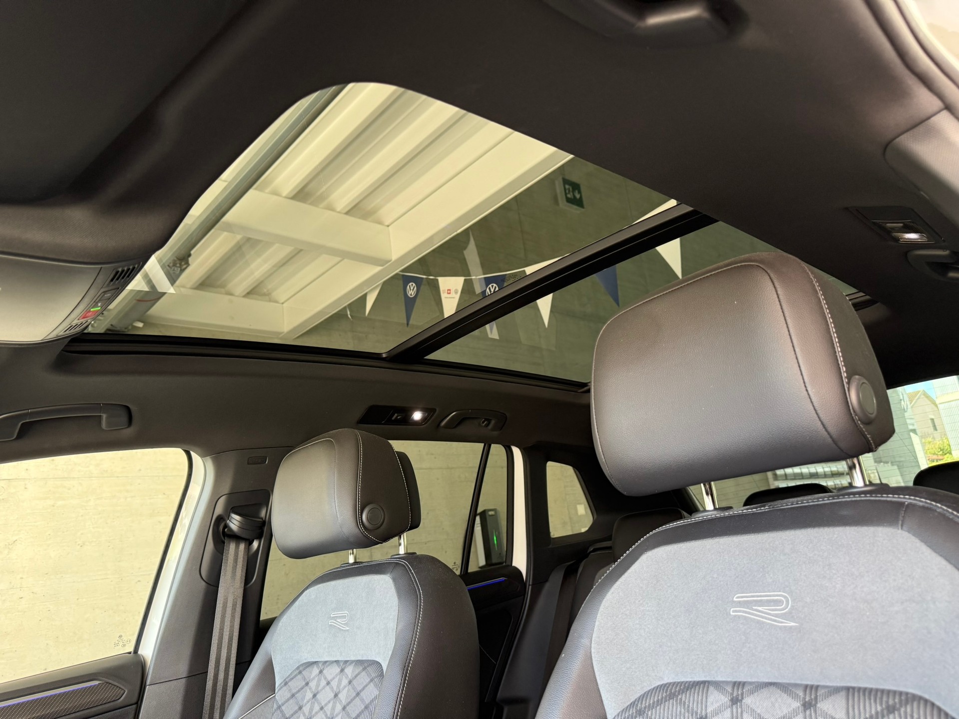VW Tiguan 2.0TSI R-Line 4Motion DSG-image-10