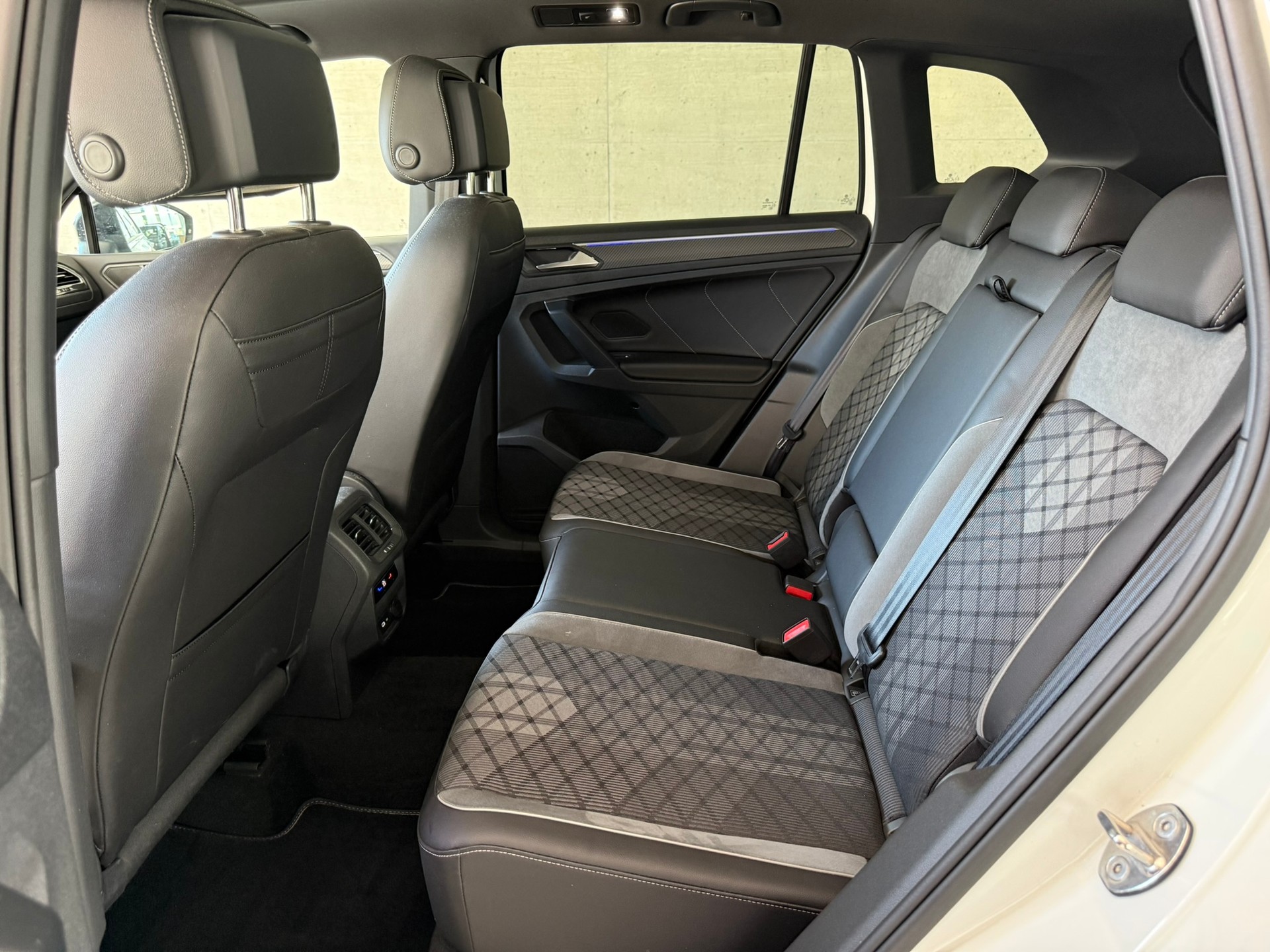 VW Tiguan 2.0TSI R-Line 4Motion DSG-image-8