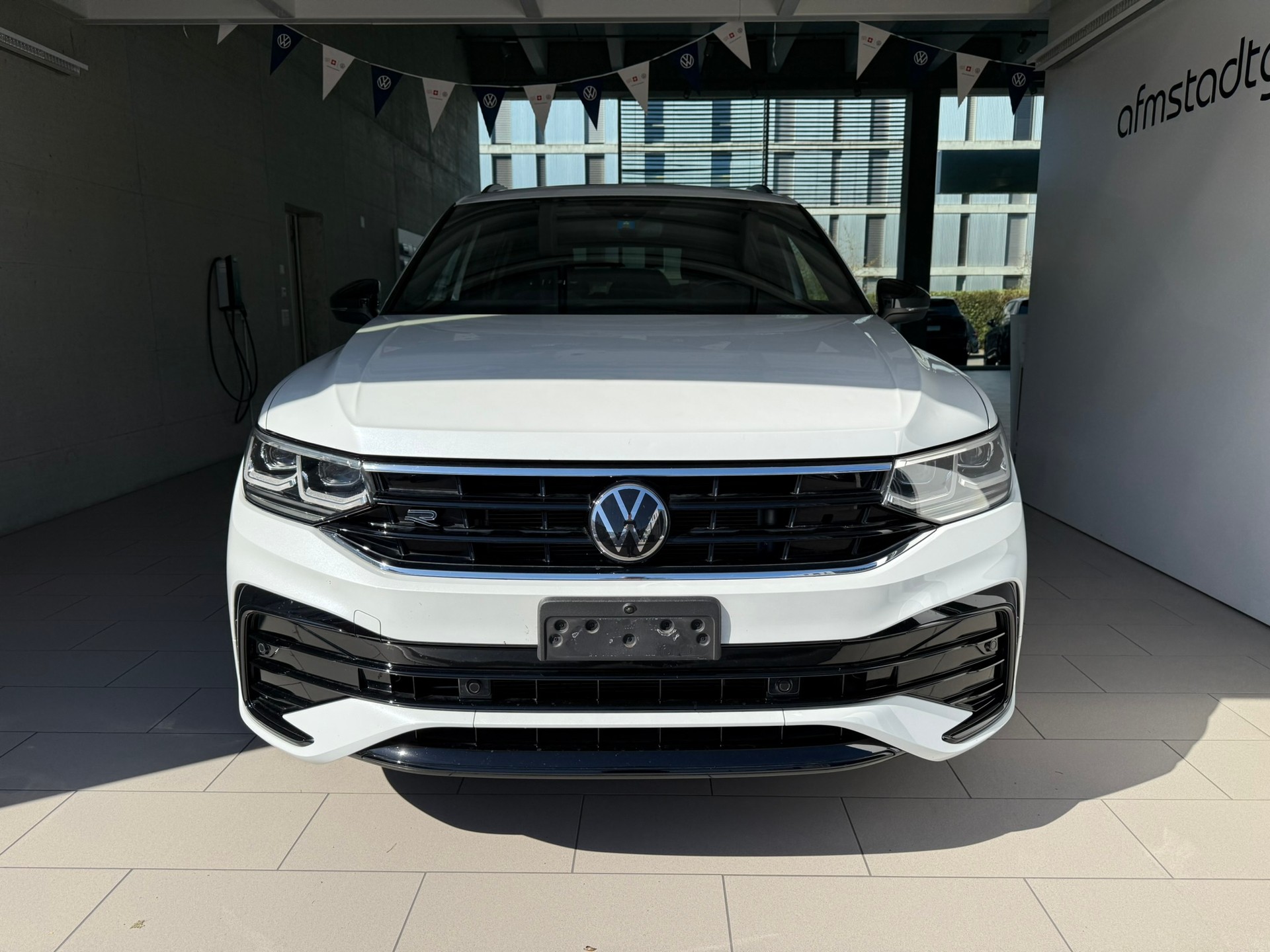 VW Tiguan 2.0TSI R-Line 4Motion DSG-showroom-element-1