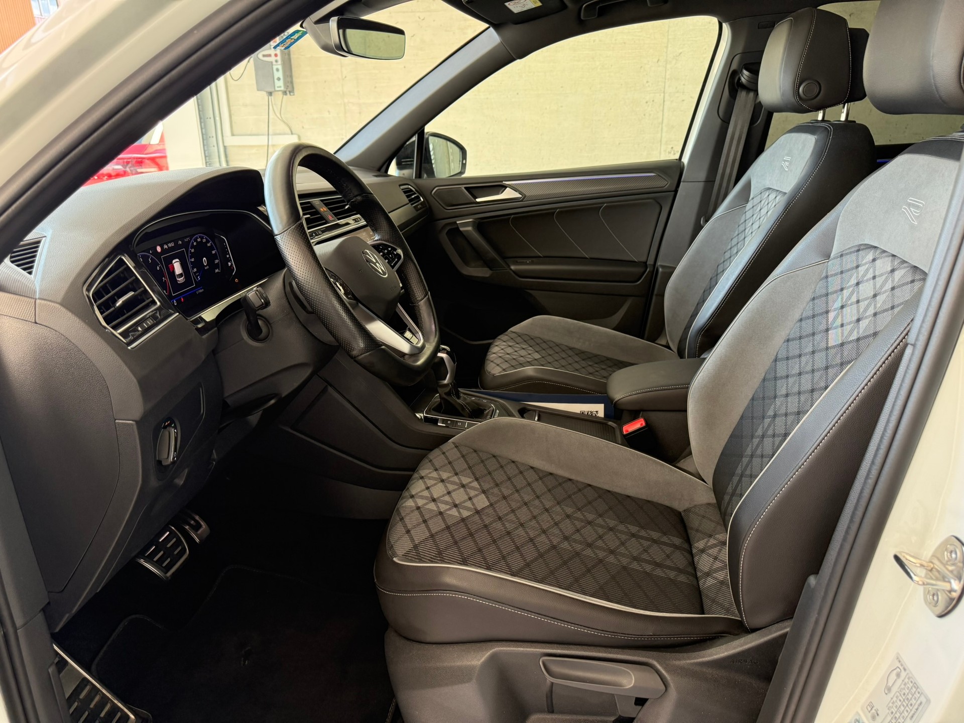 VW Tiguan 2.0TSI R-Line 4Motion DSG-image-7
