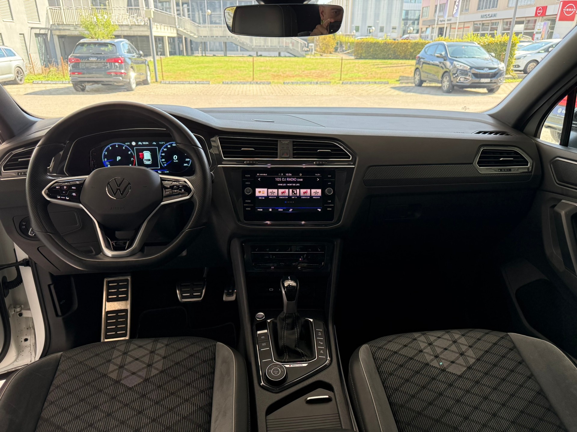 VW Tiguan 2.0TSI R-Line 4Motion DSG-image-12
