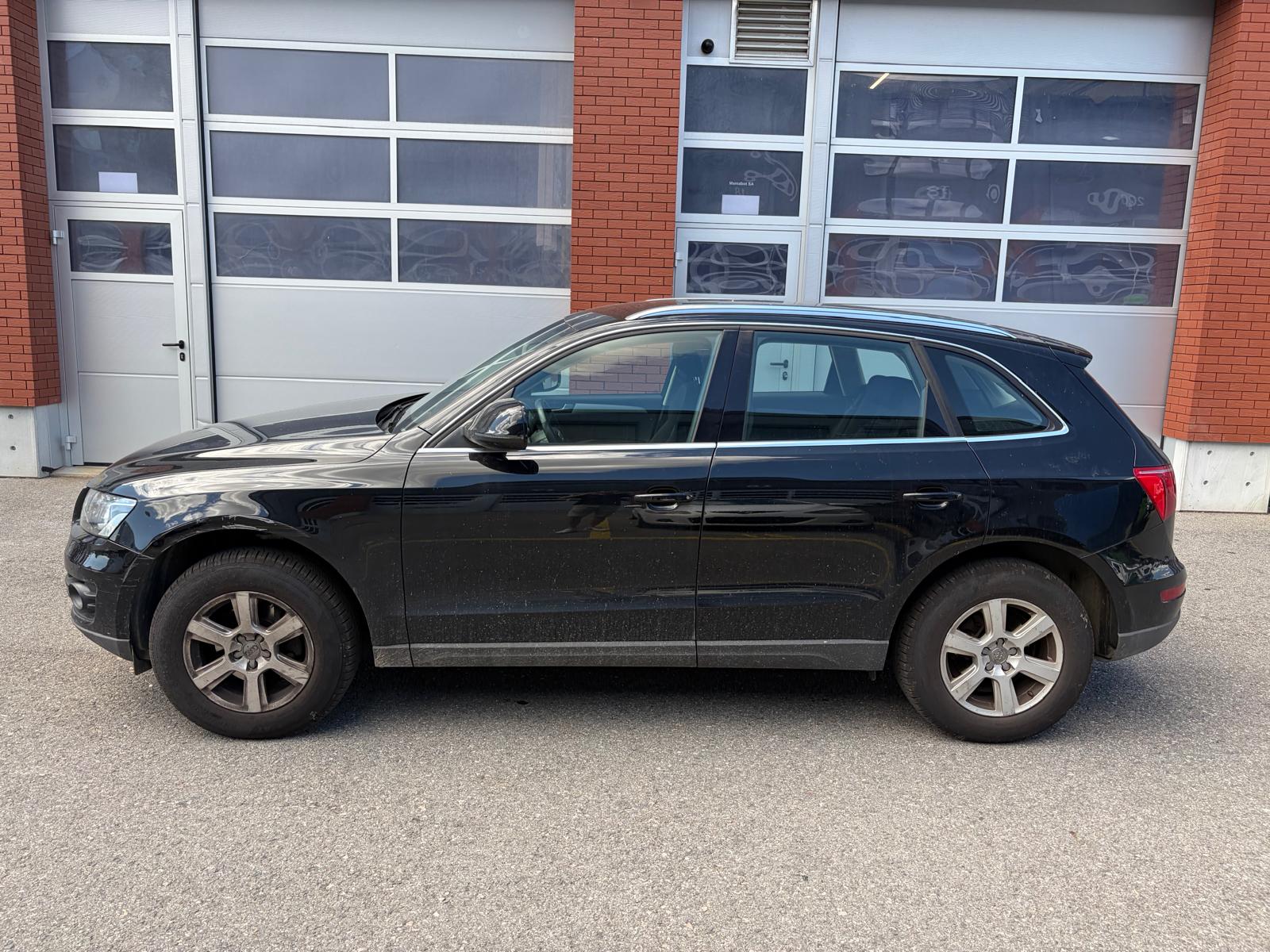 AUDI Q5 2.0 TFSI quattro S-tronic-showroom-element-3