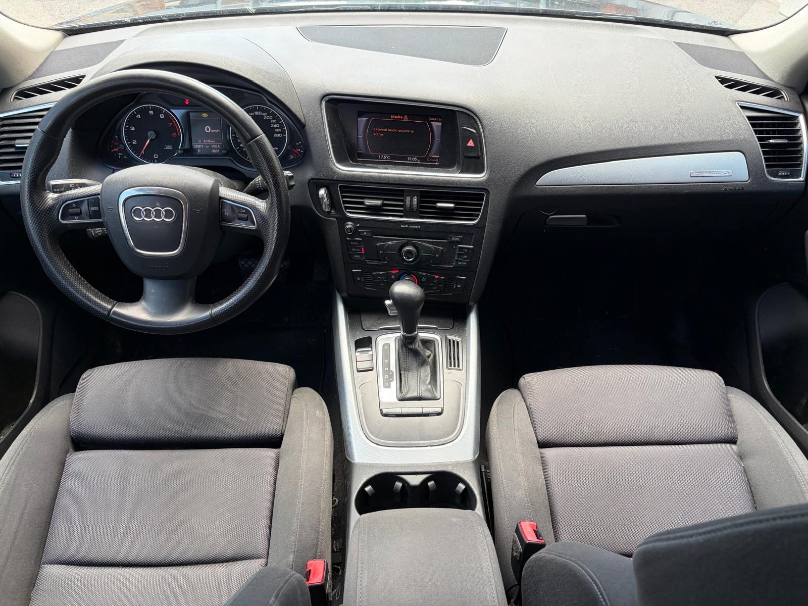 AUDI Q5 2.0 TFSI quattro S-tronic-image-12