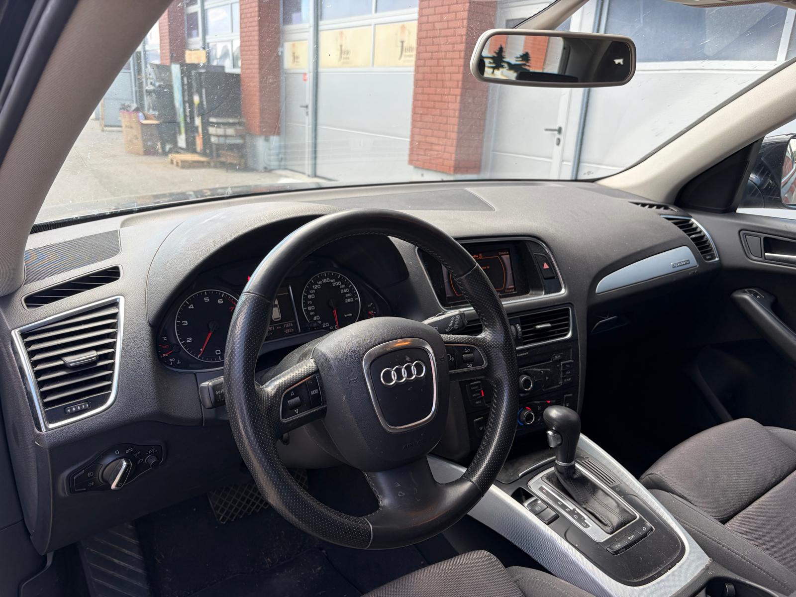 AUDI Q5 2.0 TFSI quattro S-tronic-image-14