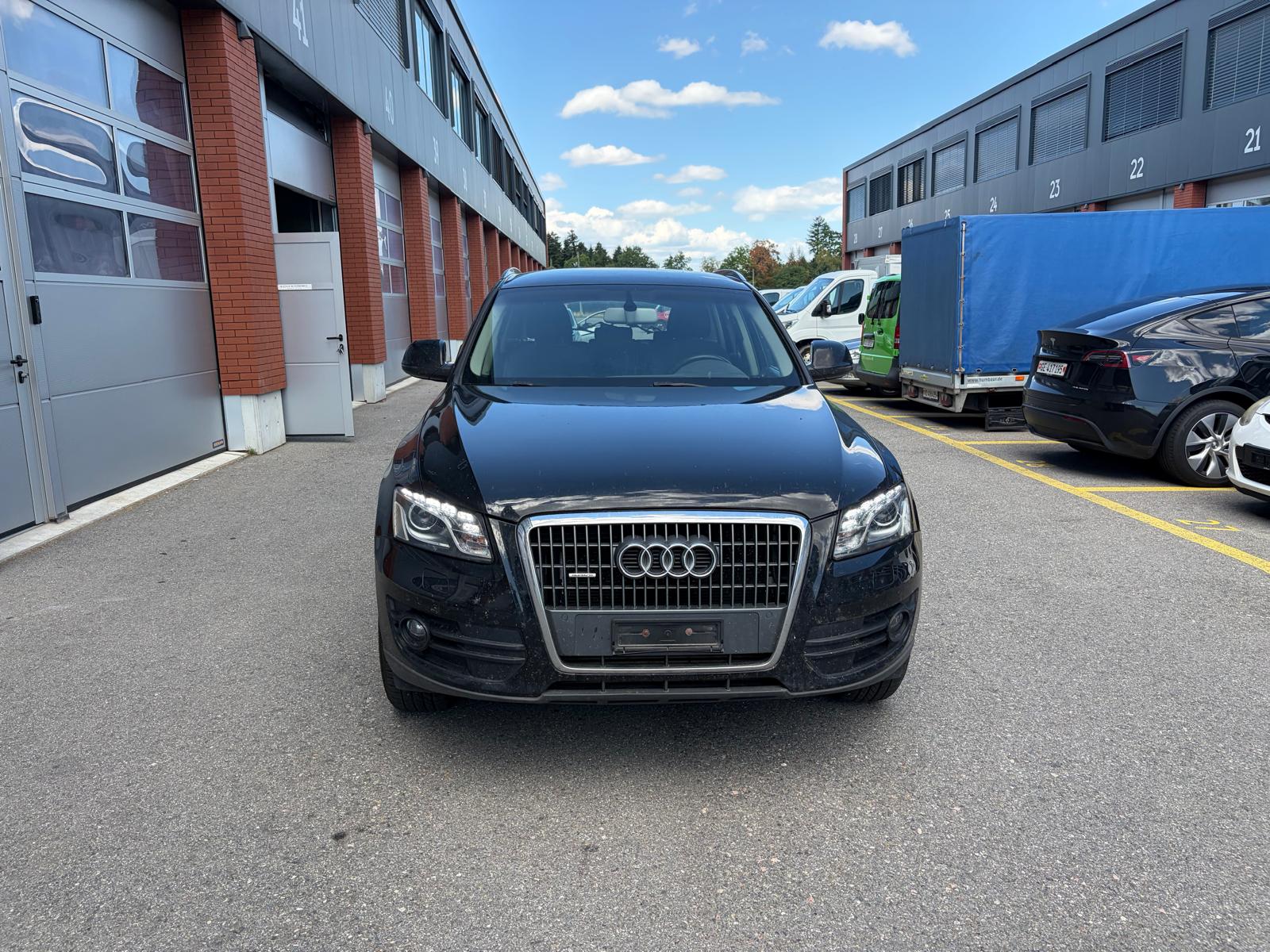 AUDI Q5 2.0 TFSI quattro S-tronic-showroom-element-1