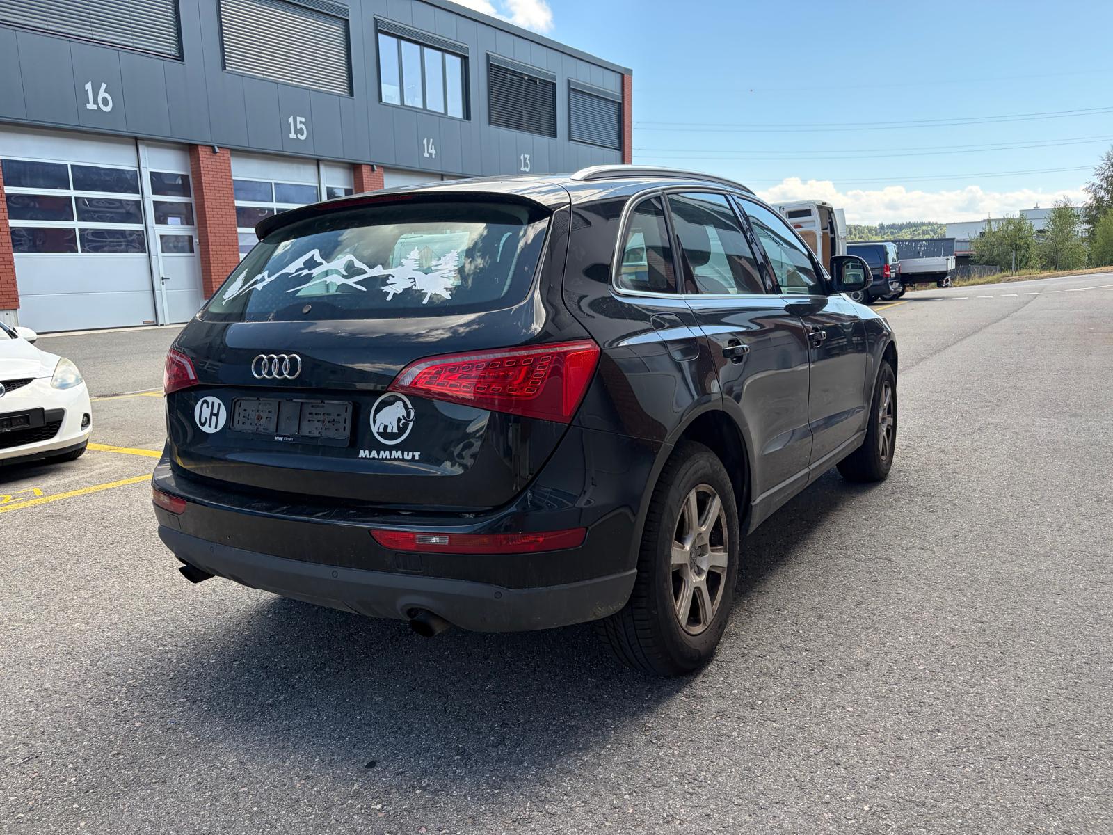 AUDI Q5 2.0 TFSI quattro S-tronic-showroom-element-2