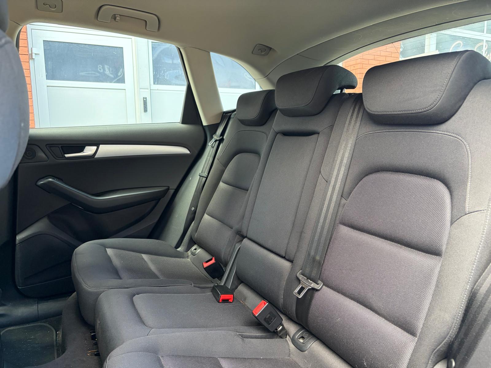 AUDI Q5 2.0 TFSI quattro S-tronic-image-11