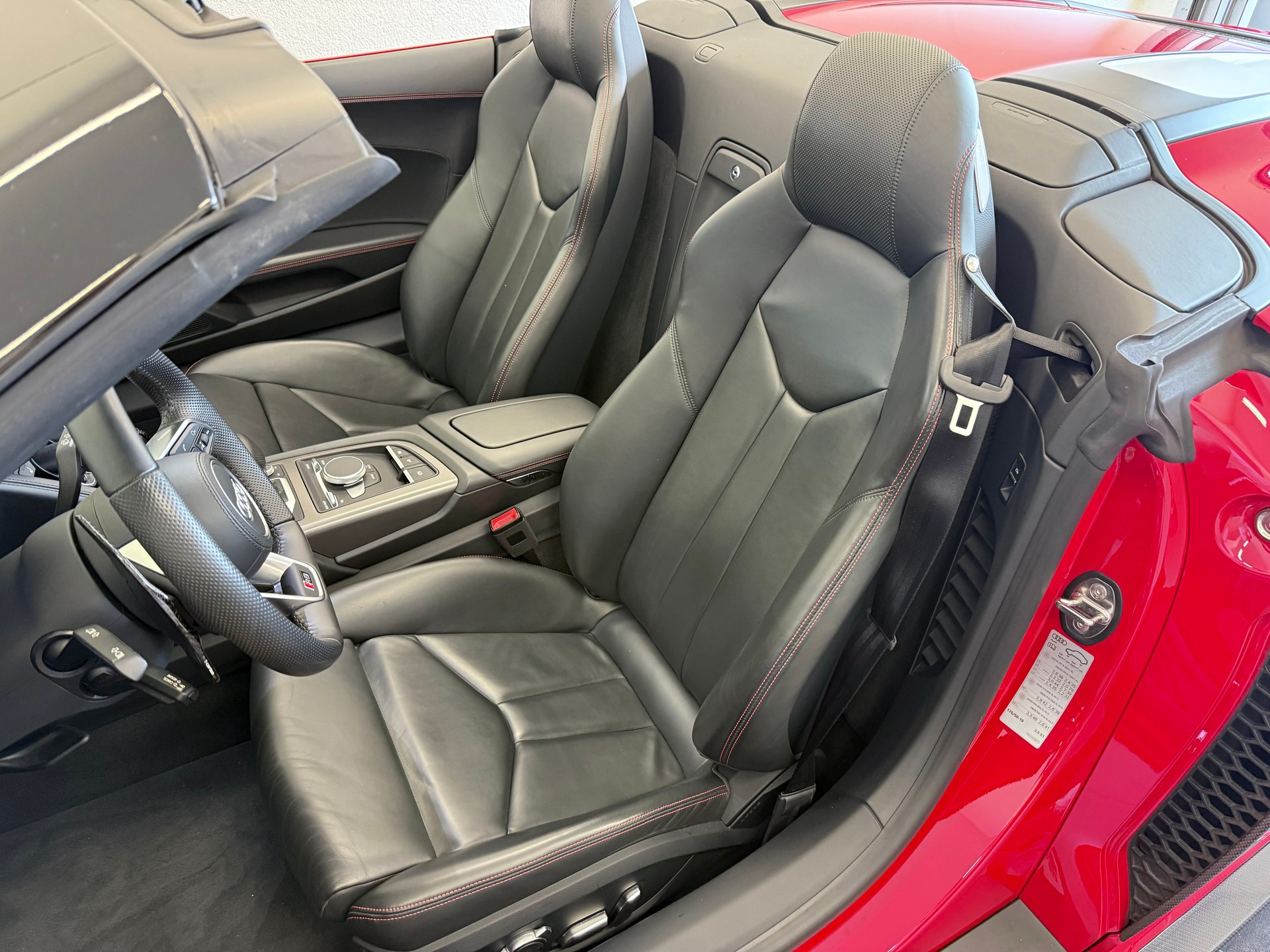 AUDI R8 Spyder 5.2 RWS S-Tronic-image-14
