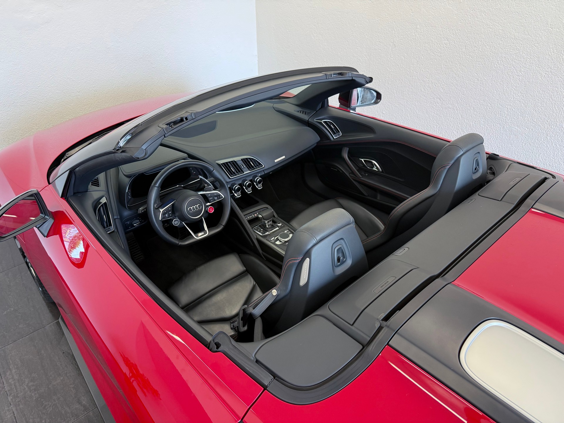 AUDI R8 Spyder 5.2 RWS S-Tronic-image-15