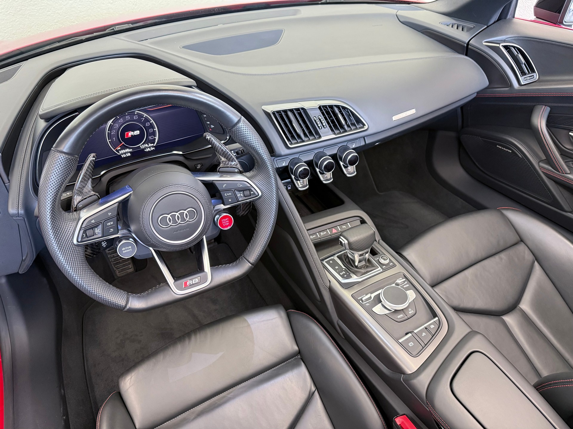 AUDI R8 Spyder 5.2 RWS S-Tronic-image-16