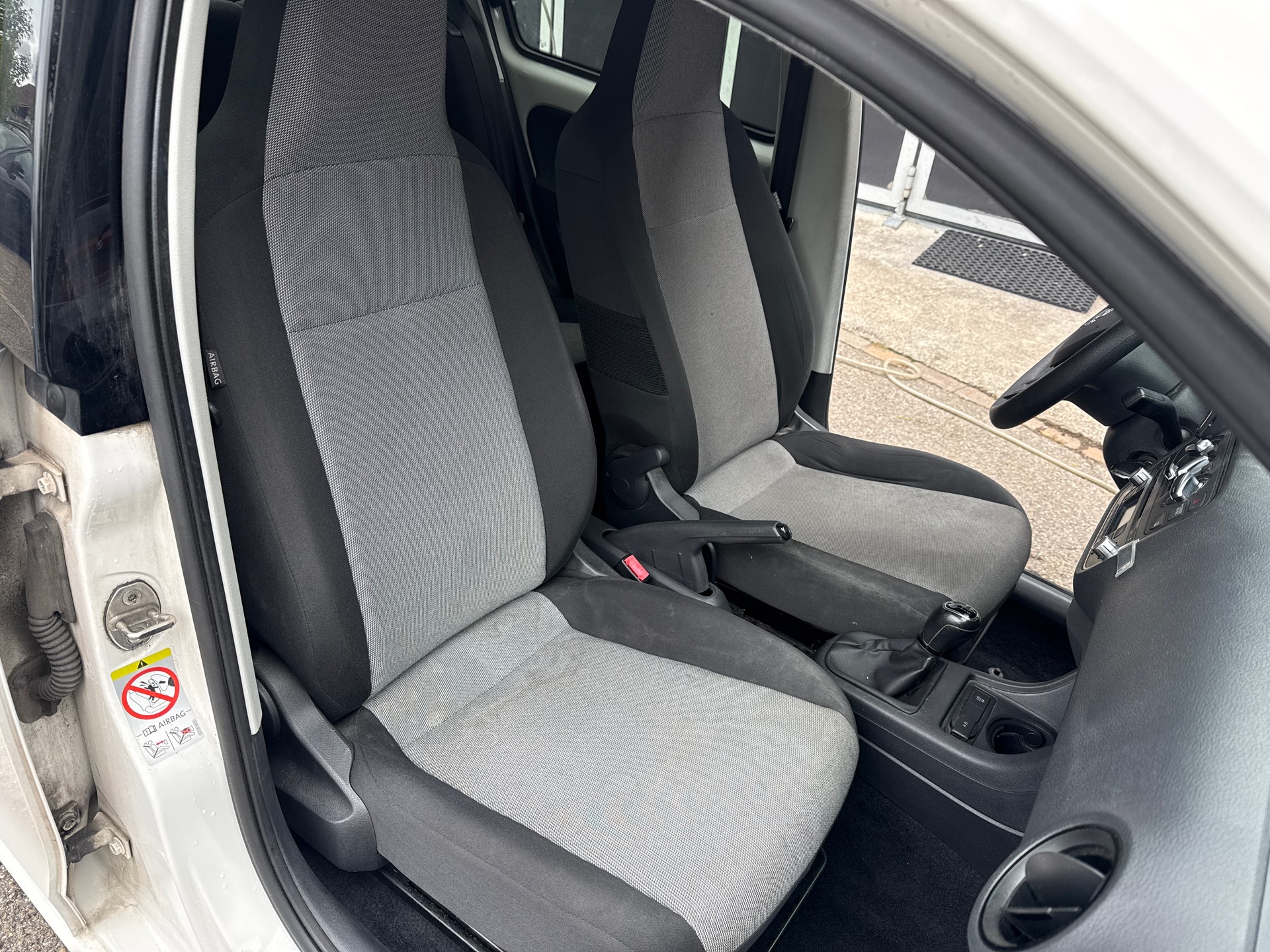 SKODA Citigo 1.0 Elegance-image-9