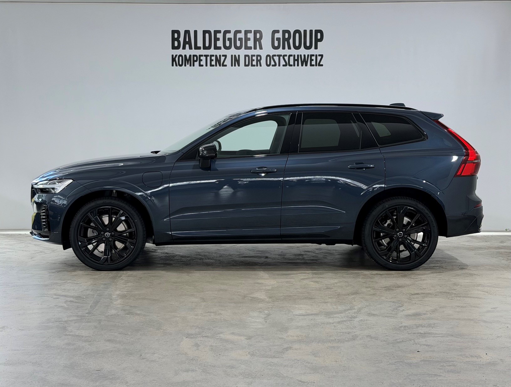 VOLVO XC60 2.0 T8 TE Black Edition e-showroom-element-2