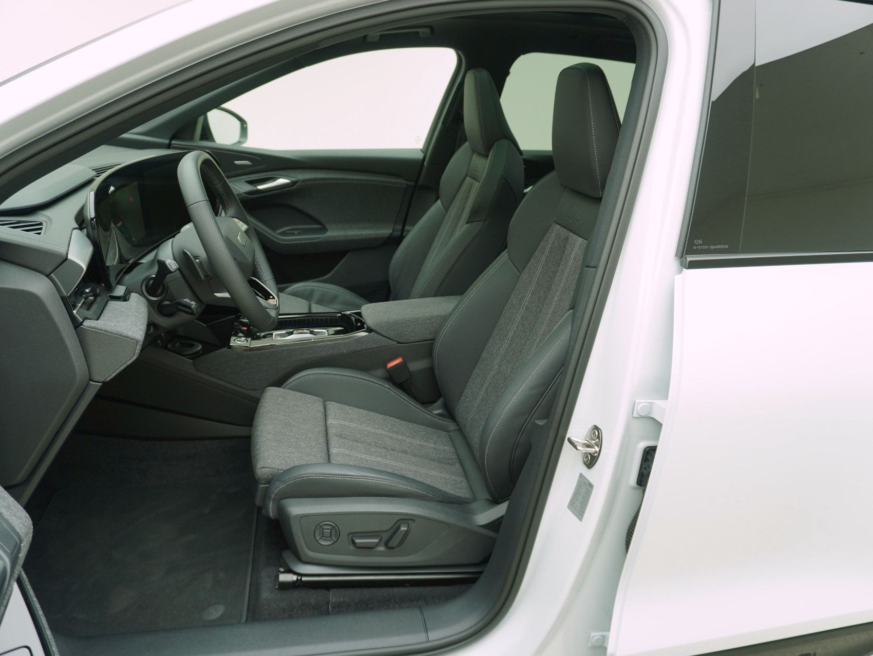 AUDI Q6 e-tron S line quattro **Audi Werksgarantie bis 01/2031**-image-9