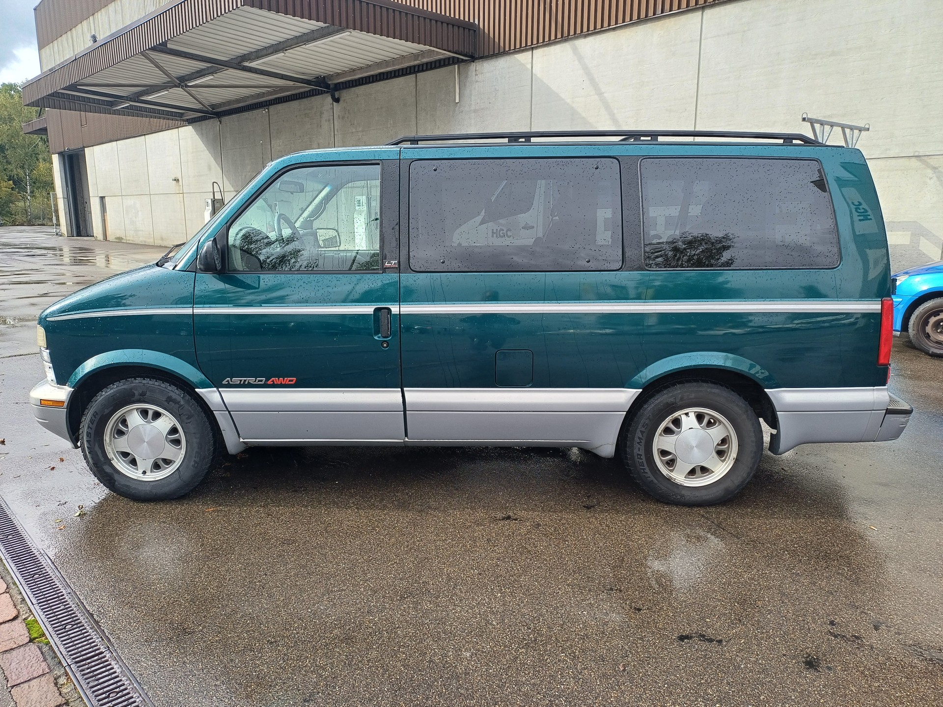 CHEVROLET Astro LT Extended 4x4-image-3
