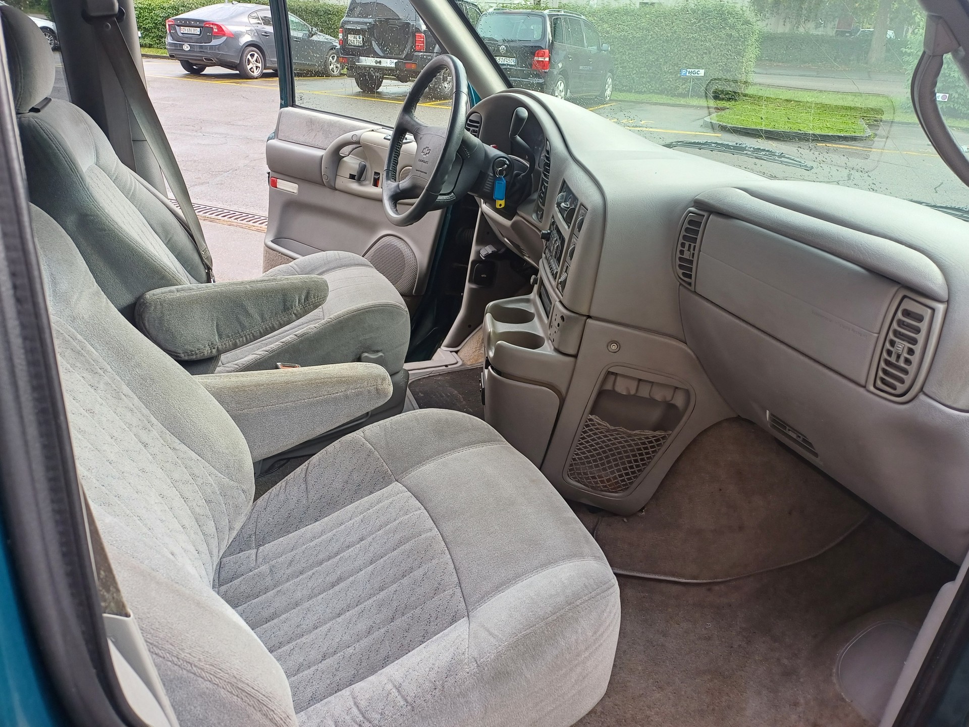 CHEVROLET Astro LT Extended 4x4-image-9