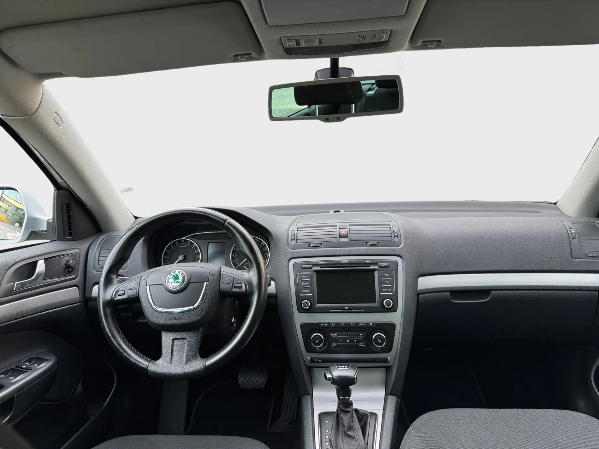 SKODA Octavia Combi 2.0 TDI Elegance DSG-image-9