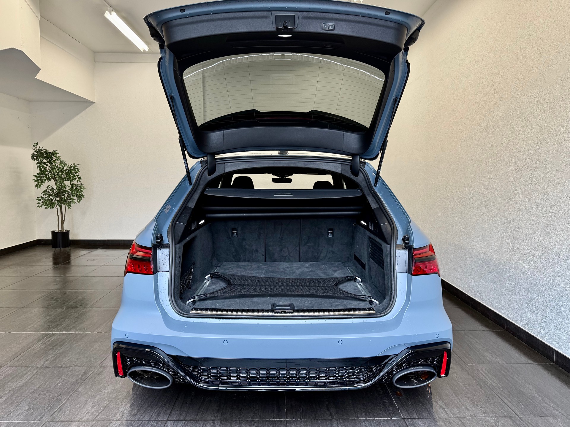 AUDI RS6 Avant 4.0 TFSI V8 quattro " 1 of 1"-image-11