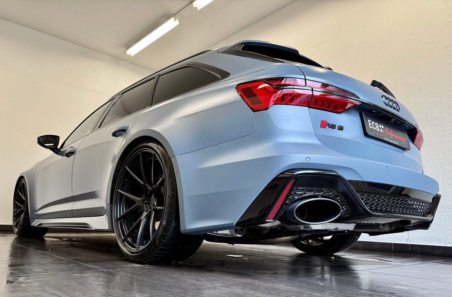 AUDI RS6 Avant 4.0 TFSI V8 quattro " 1 of 1"-image-9