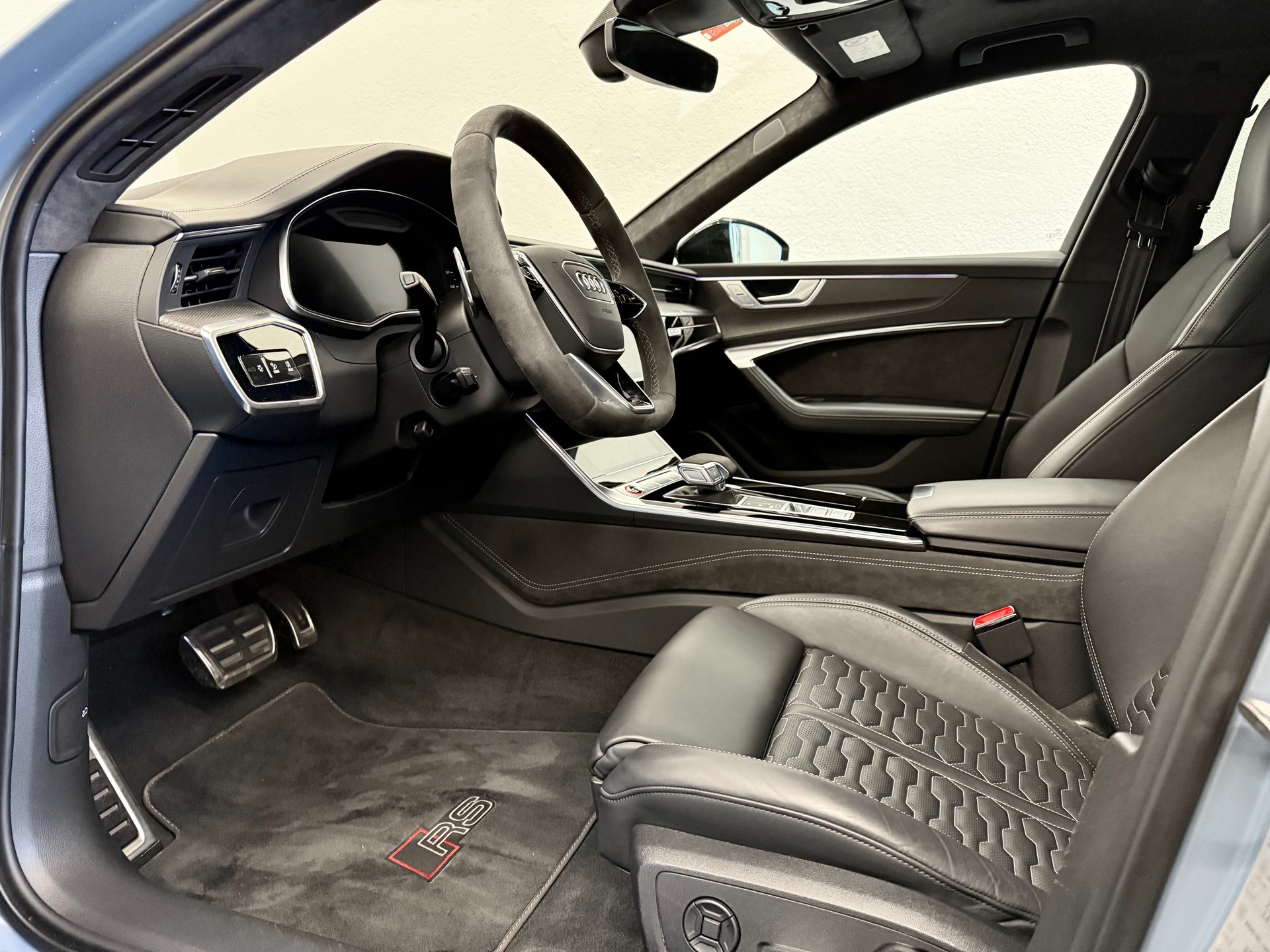AUDI RS6 Avant 4.0 TFSI V8 quattro " 1 of 1"-image-17
