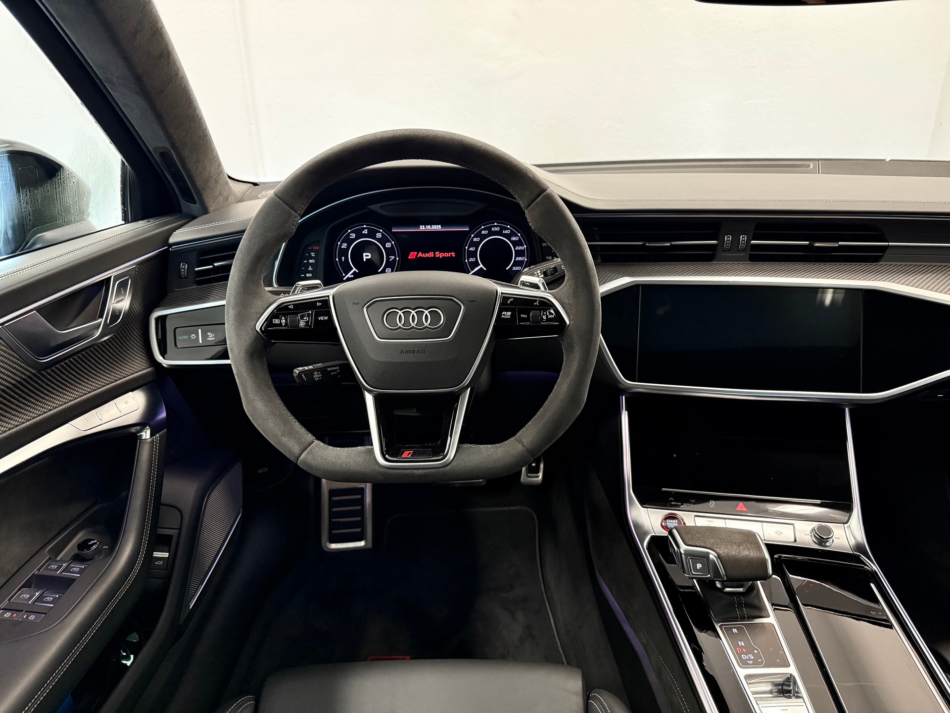AUDI RS6 Avant 4.0 TFSI V8 quattro " 1 of 1"-image-16