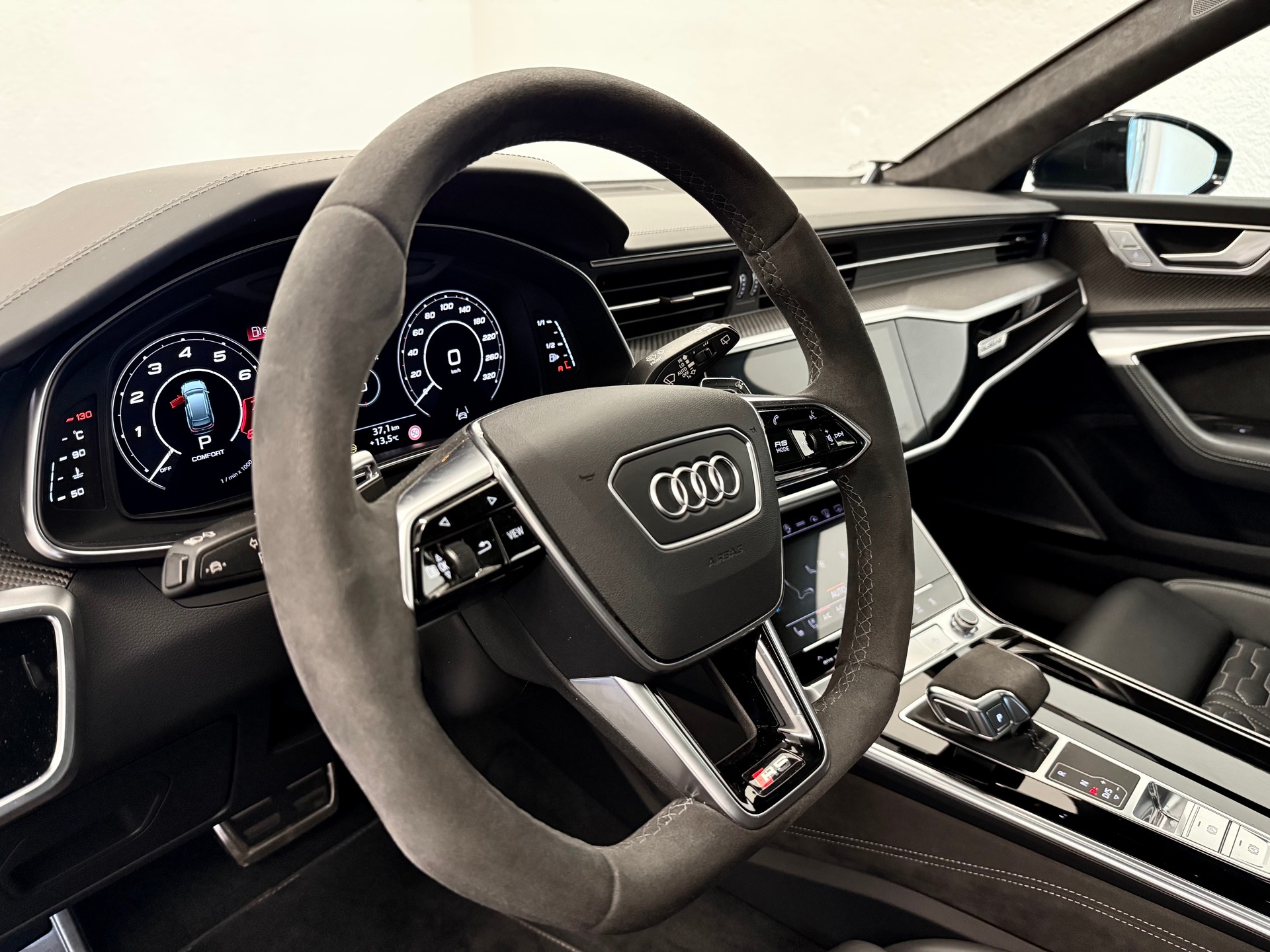 AUDI RS6 Avant 4.0 TFSI V8 quattro " 1 of 1"-image-21