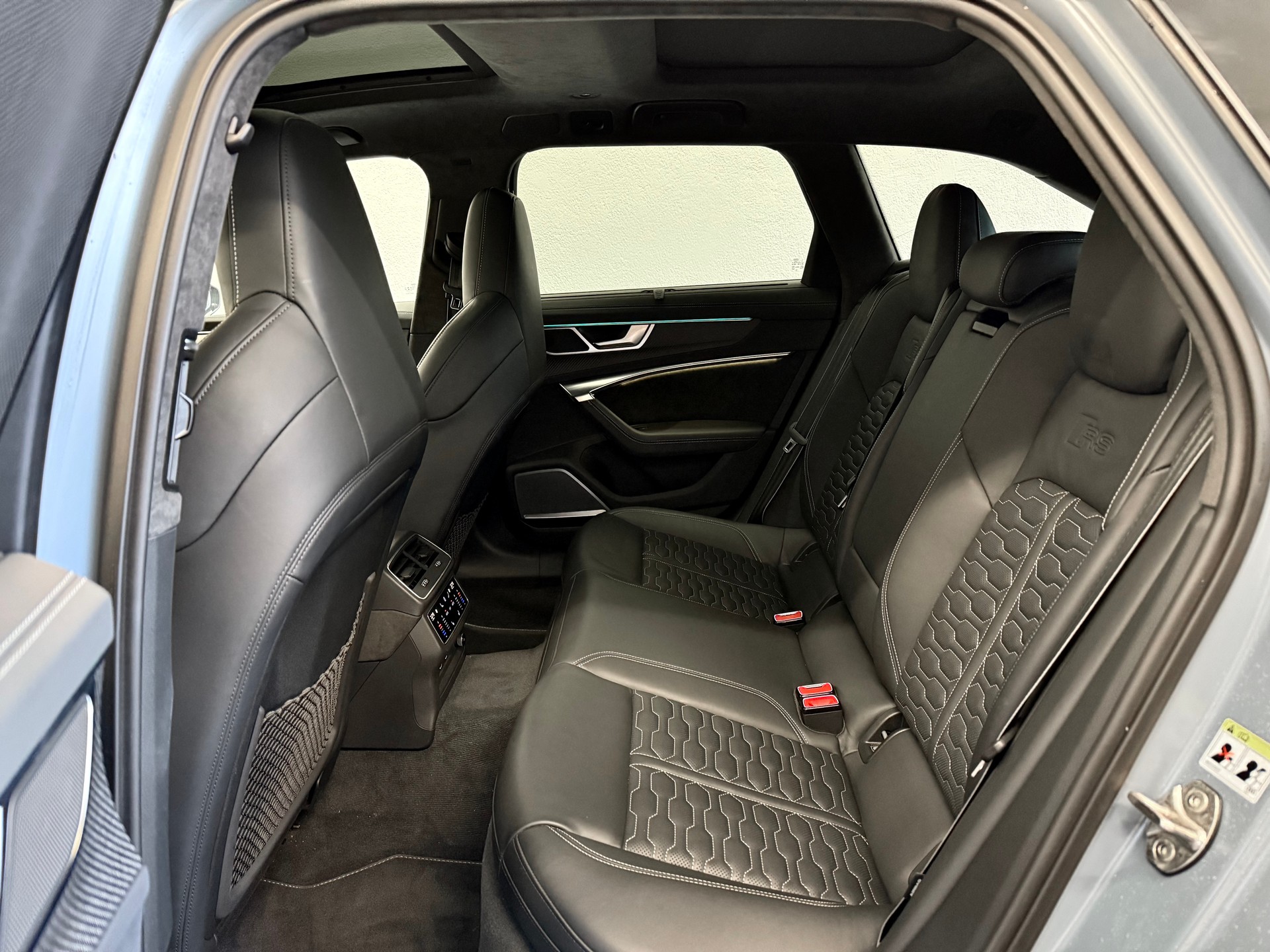 AUDI RS6 Avant 4.0 TFSI V8 quattro " 1 of 1"-image-22