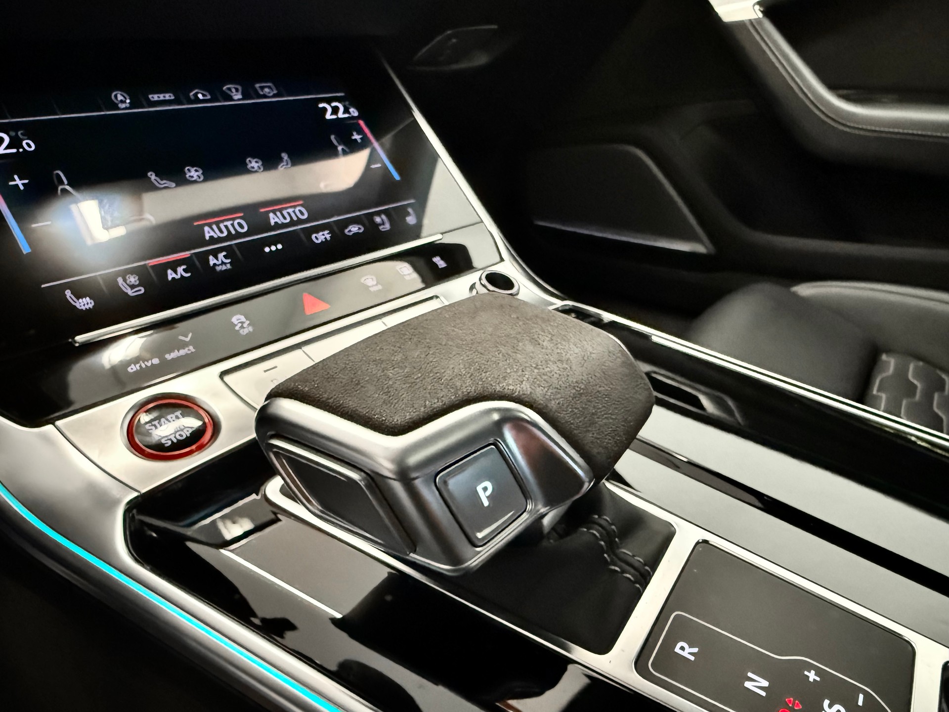 AUDI RS6 Avant 4.0 TFSI V8 quattro " 1 of 1"-image-27